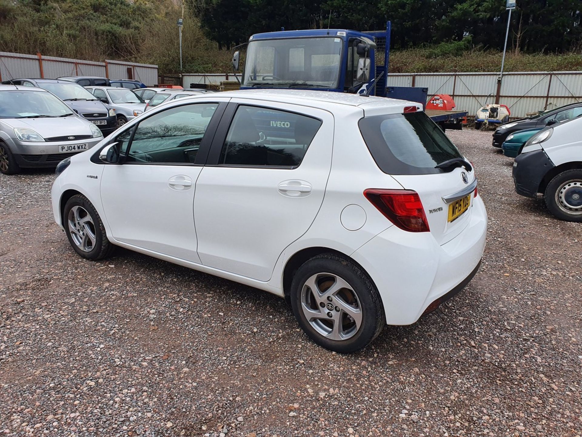 15/15 TOYOTA YARIS HYBRID ICON CVT - 1497cc 5dr Hatchback (White, 28k) - Image 15 of 21