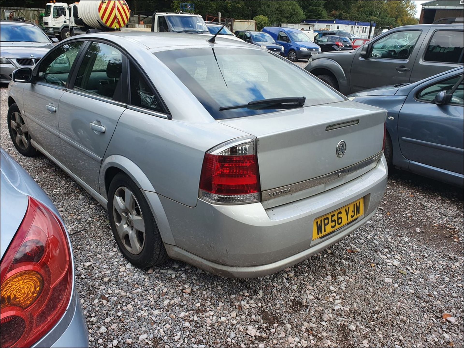 07/56 VAUXHALL VECTRA EXCLUSIV CDTI 120 - 1910cc 5dr Hatchback (Silver, 160k) - Image 8 of 8