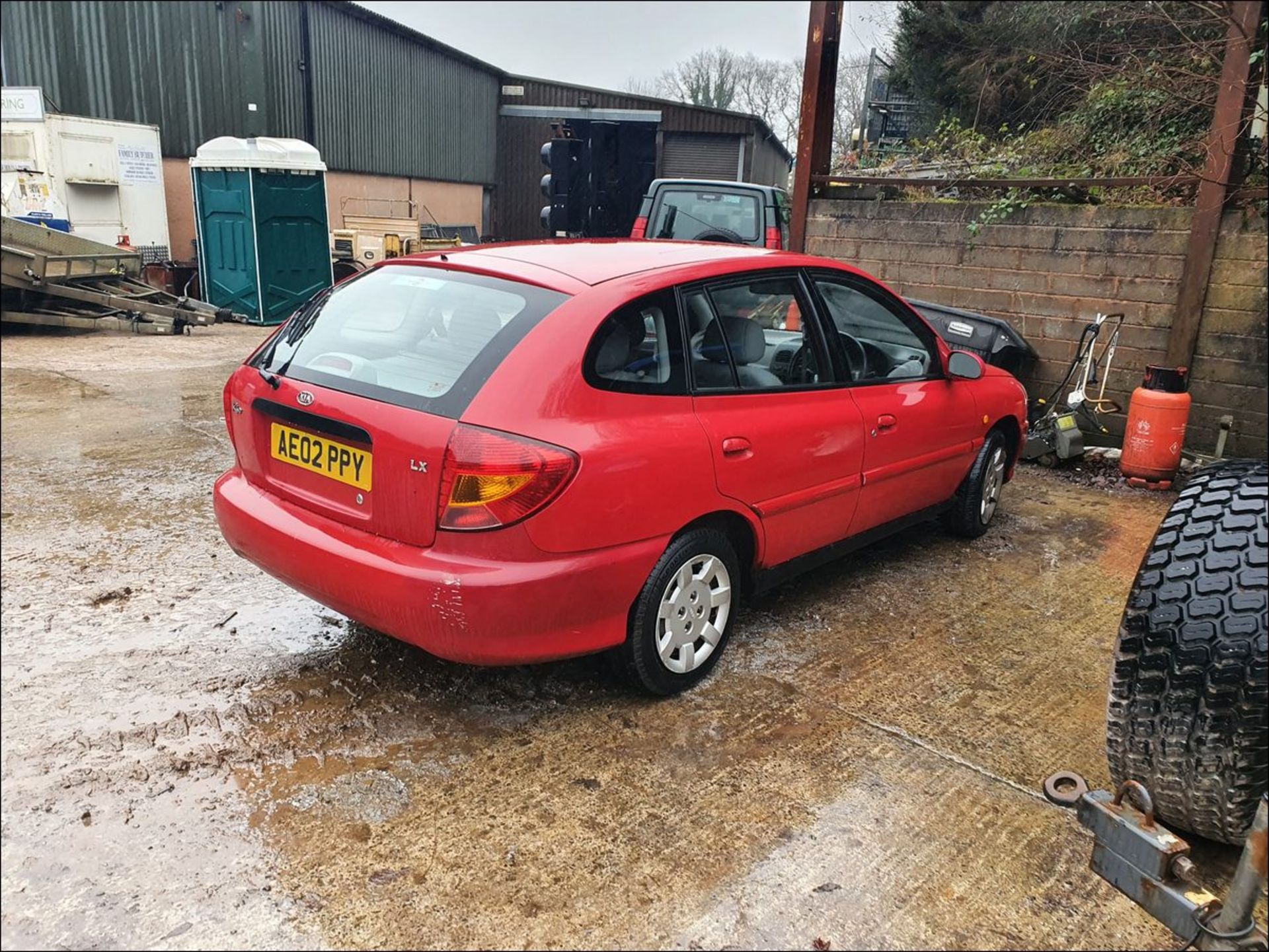 02/02 KIA RIO LX AUTO - 1343cc 5dr Hatchback (Red, 55k) - Image 8 of 9