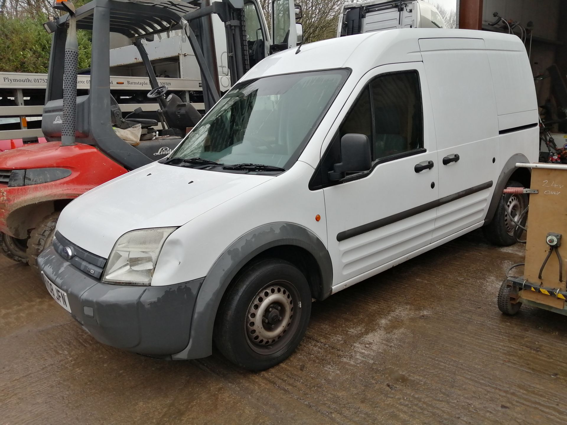 08/08 FORD TRANSIT CONN T230 L90 - 1753cc 5dr Van (White, 123k) - Image 6 of 11