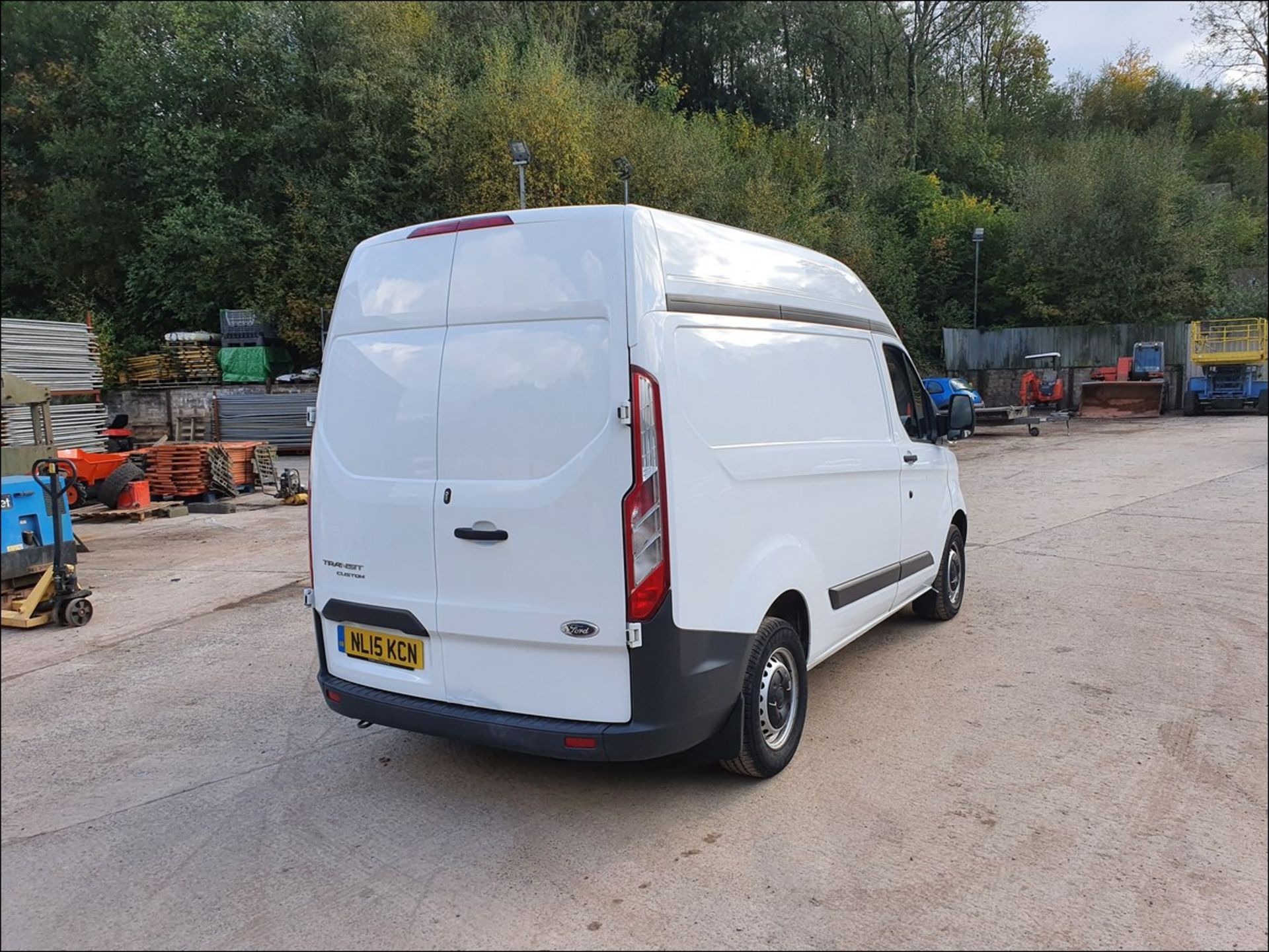 15/15 FORD TRANSIT CUSTOM 290 ECO-TE - 2198cc 5dr Van (White, 60k) - Image 6 of 13