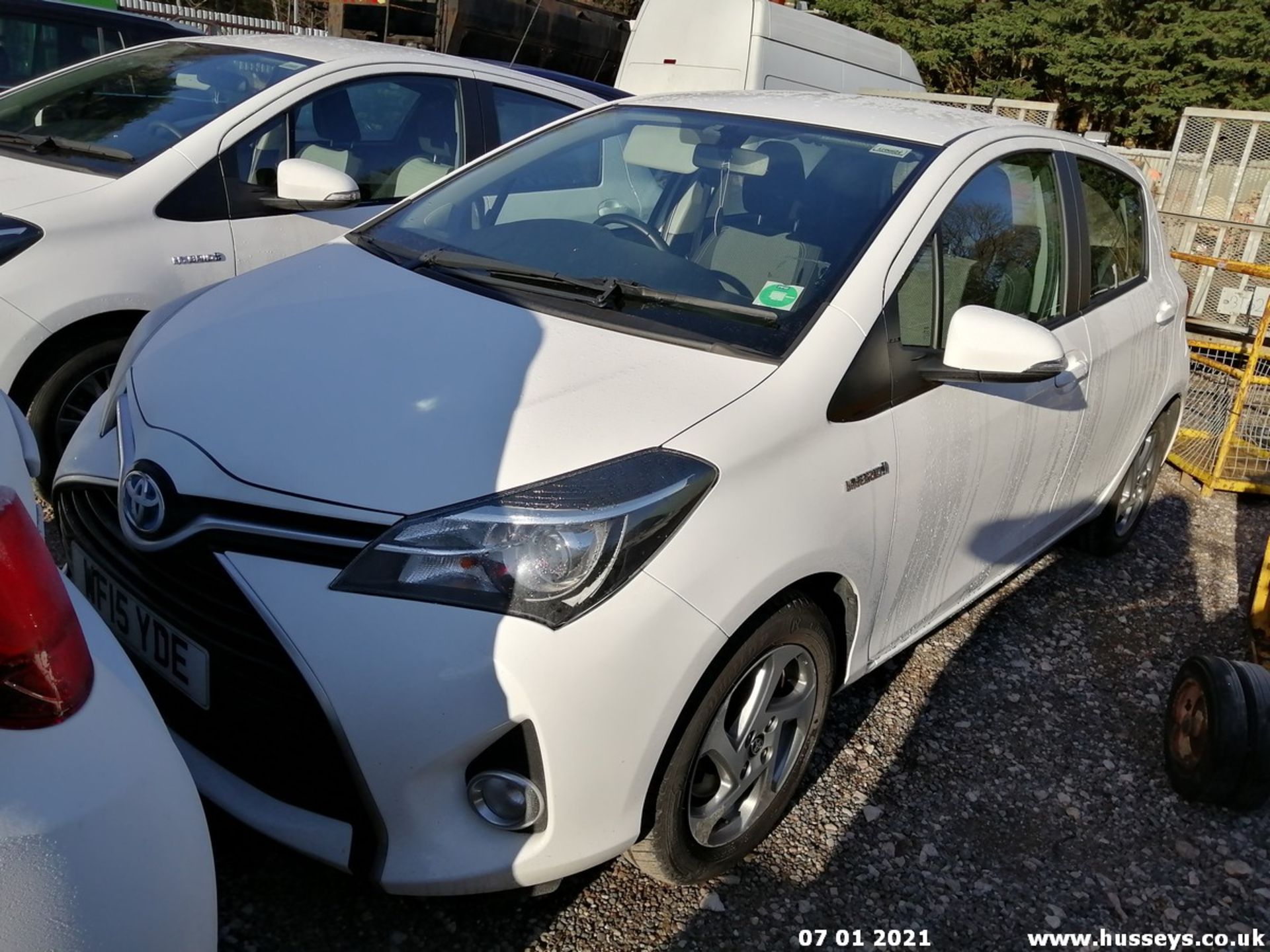 15/15 TOYOTA YARIS HYBRID ICON CVT - 1497cc 5dr Hatchback (White, 33k) - Image 2 of 21