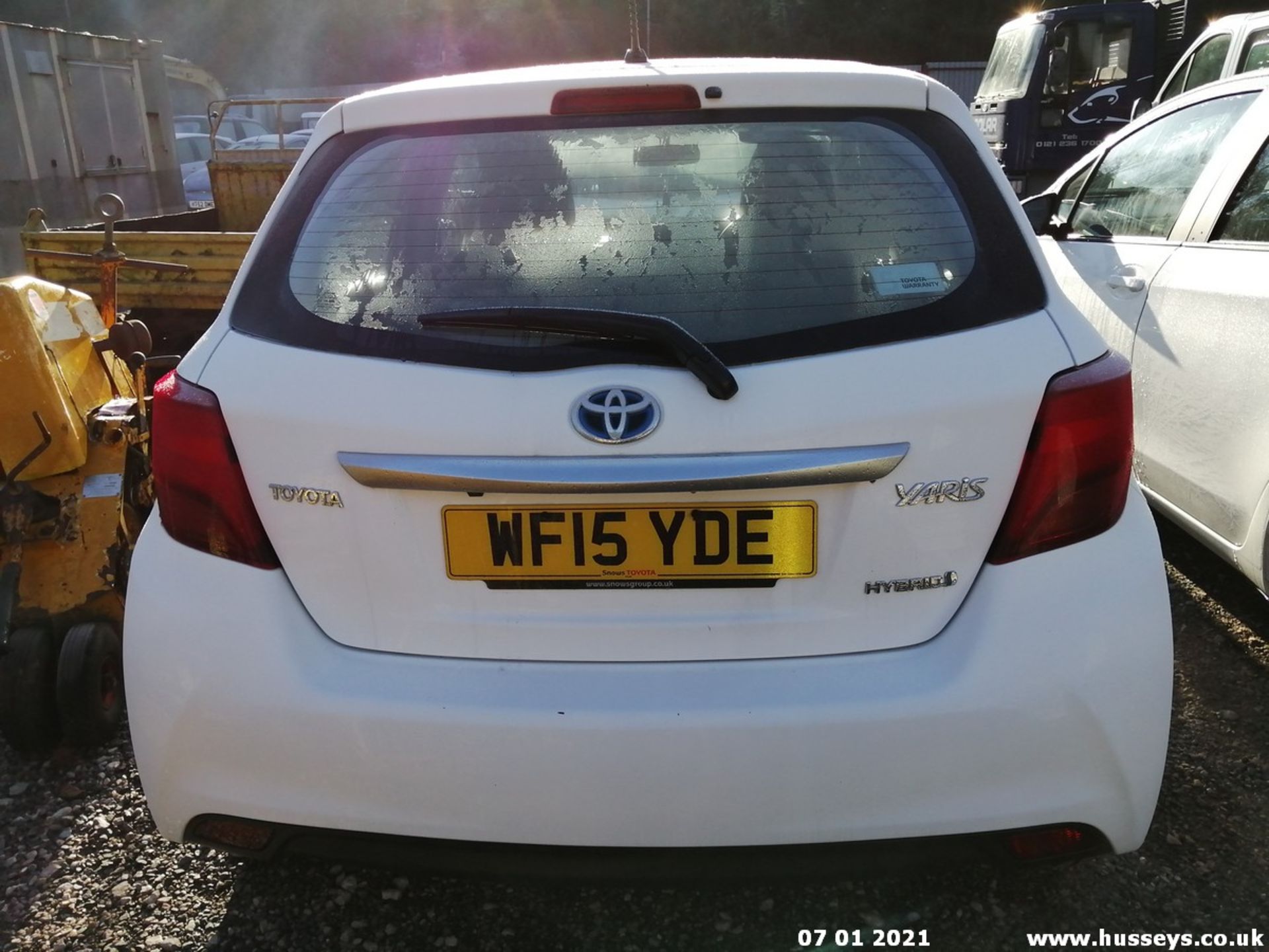 15/15 TOYOTA YARIS HYBRID ICON CVT - 1497cc 5dr Hatchback (White, 33k) - Image 8 of 21