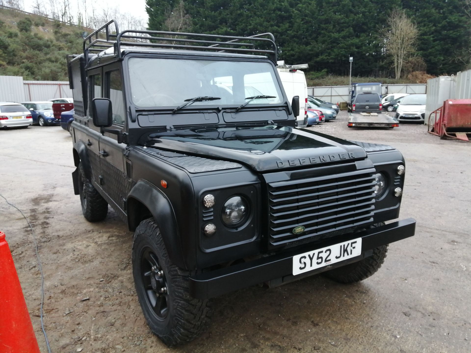 02/52 LAND ROVER DEFENDER 110 TD5 BLACK - 2495cc 5dr 4x4 (Black, 154k) - Image 2 of 14