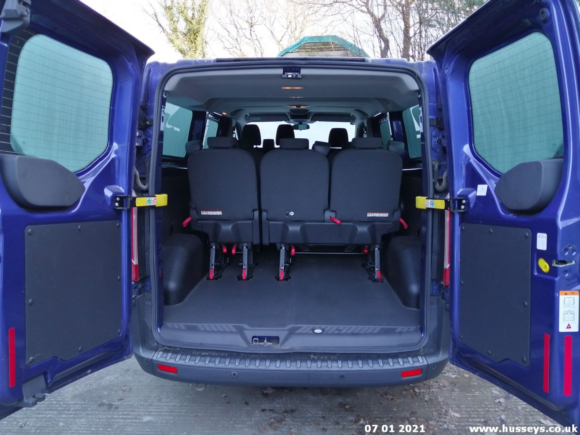 14/64 FORD TRANSIT CUSTOM 310 TREND - 2198cc 5dr MPV (Blue, 85k) - Image 7 of 10