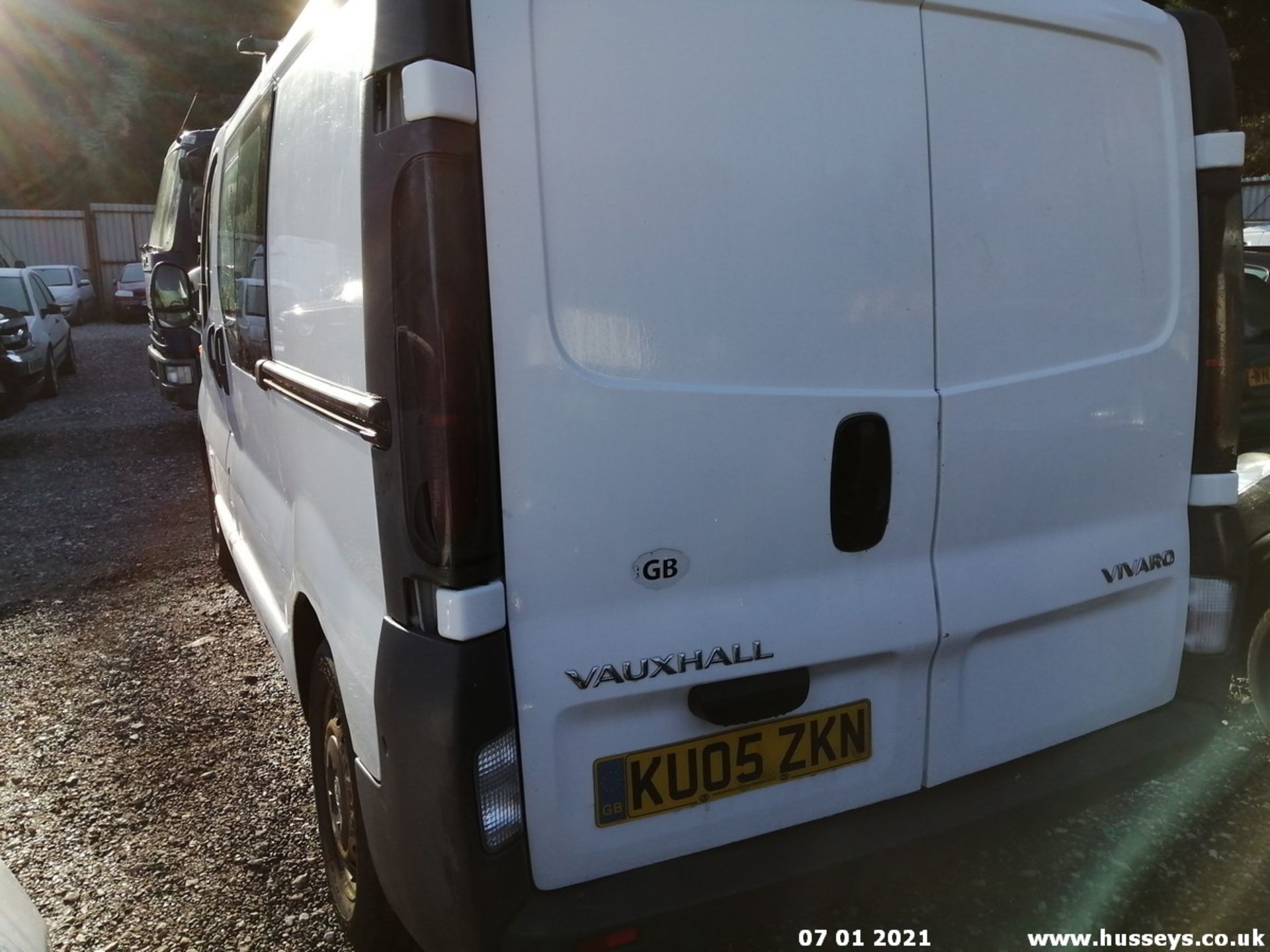 05/05 VAUXHALL VIVARO 2900 CDTI 82 SWB - 1870cc Van (White, 187k) - Image 9 of 9