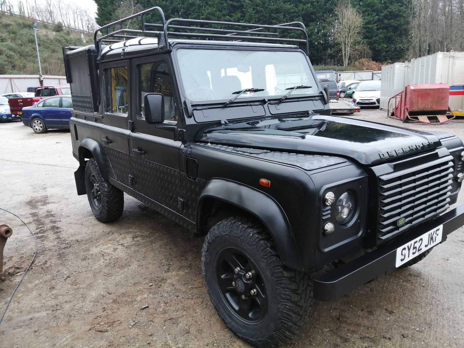 02/52 LAND ROVER DEFENDER 110 TD5 BLACK - 2495cc 5dr 4x4 (Black, 154k) - Image 3 of 14