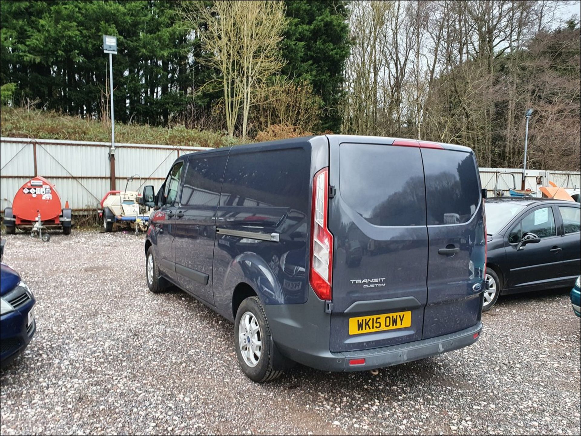 15/15 FORD TRANSIT CUSTOM 290 TREND - 2198cc 2dr Van (Blue, 76k) - Image 2 of 10