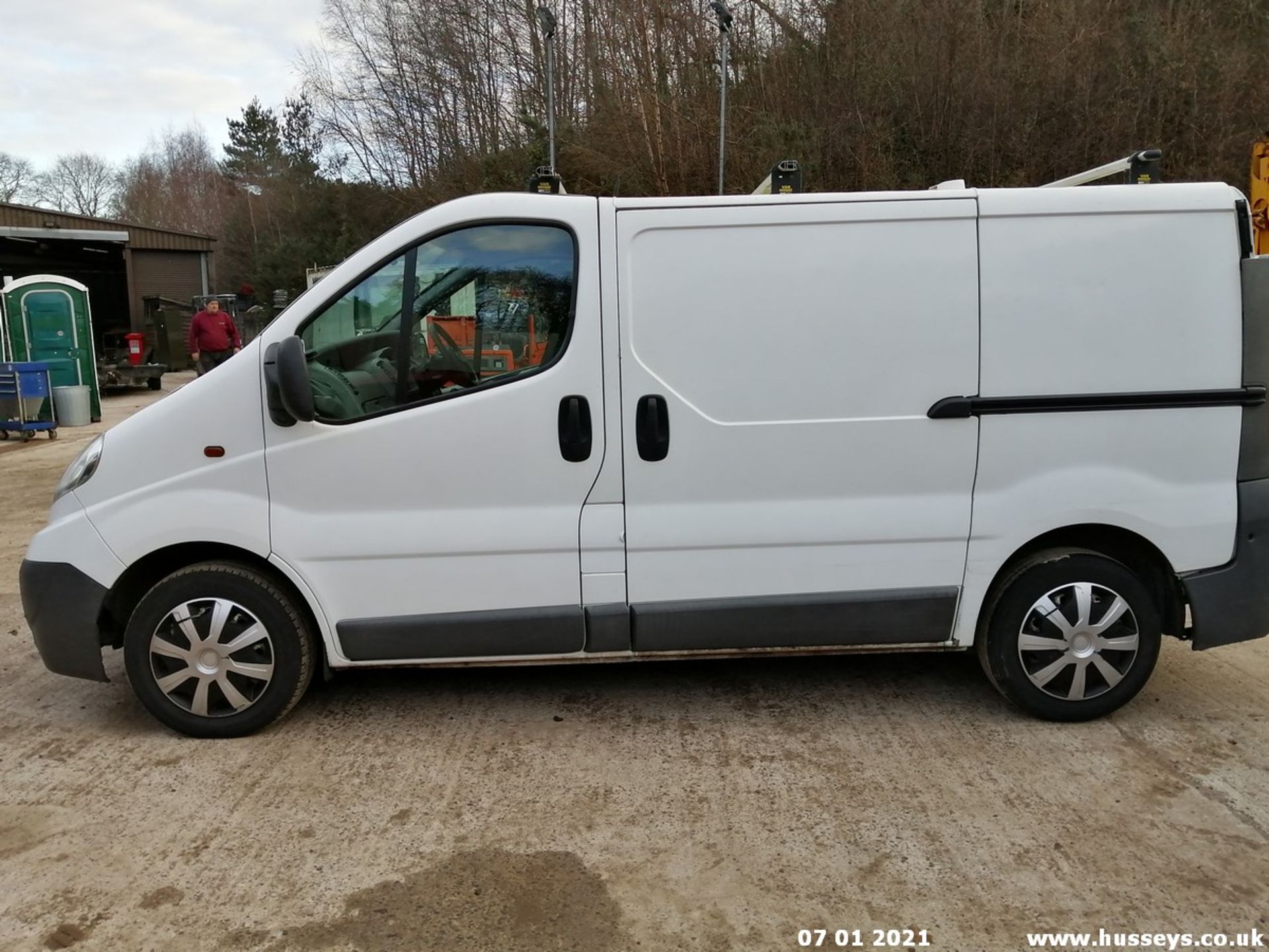 07/07 VAUXHALL VIVARO 2700 CDTI SWB - 1995cc 5dr Van (White, 267k) - Image 3 of 9