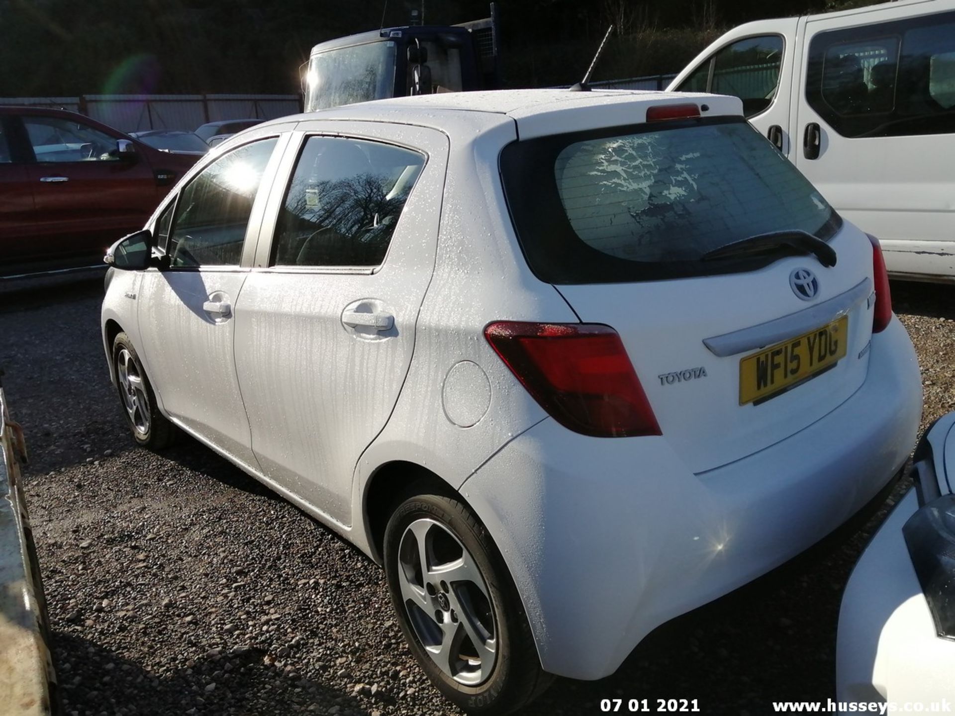 15/15 TOYOTA YARIS HYBRID ICON CVT - 1497cc 5dr Hatchback (White, 28k) - Image 7 of 21