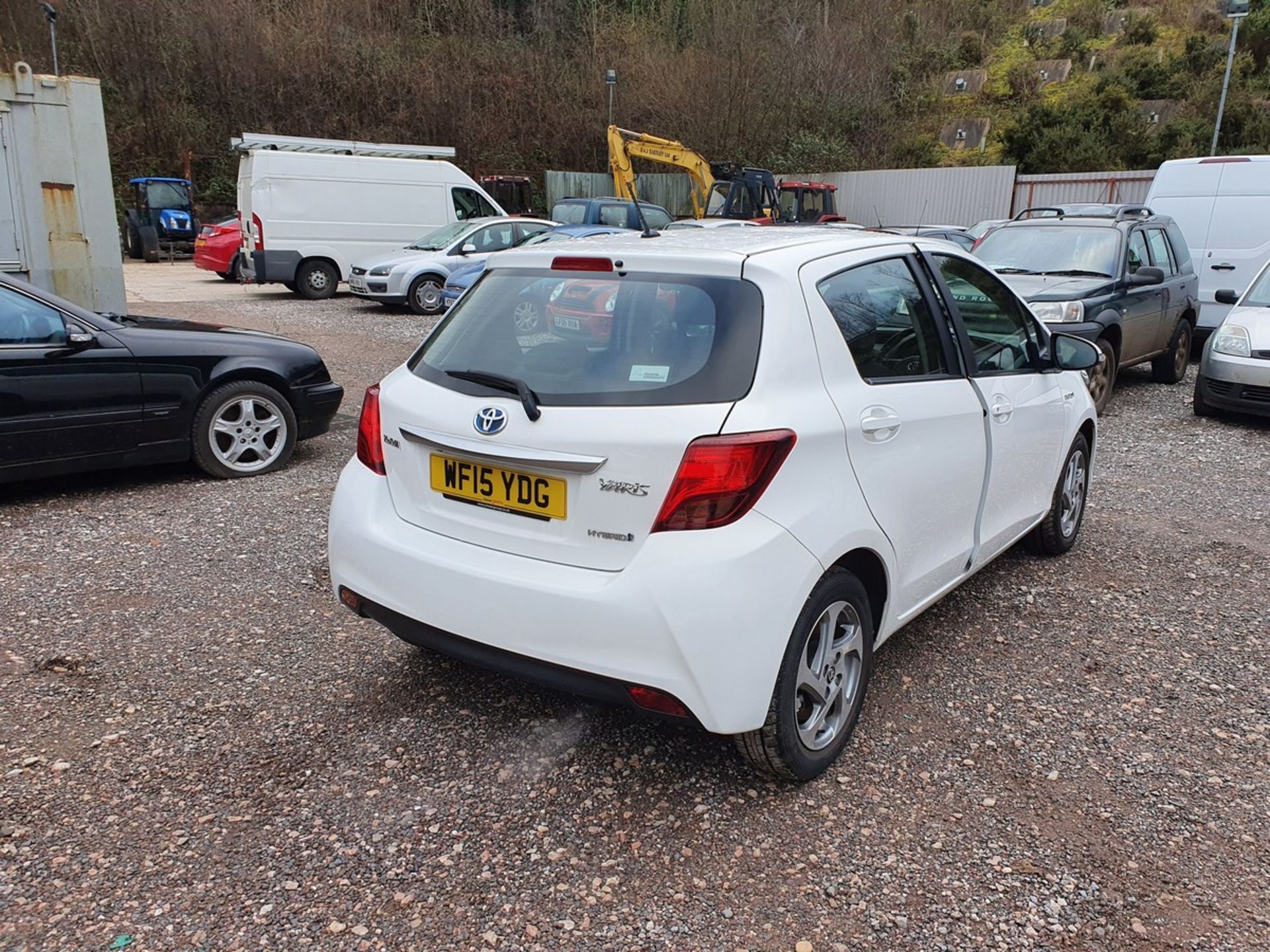 15/15 TOYOTA YARIS HYBRID ICON CVT - 1497cc 5dr Hatchback (White, 28k) - Image 16 of 21