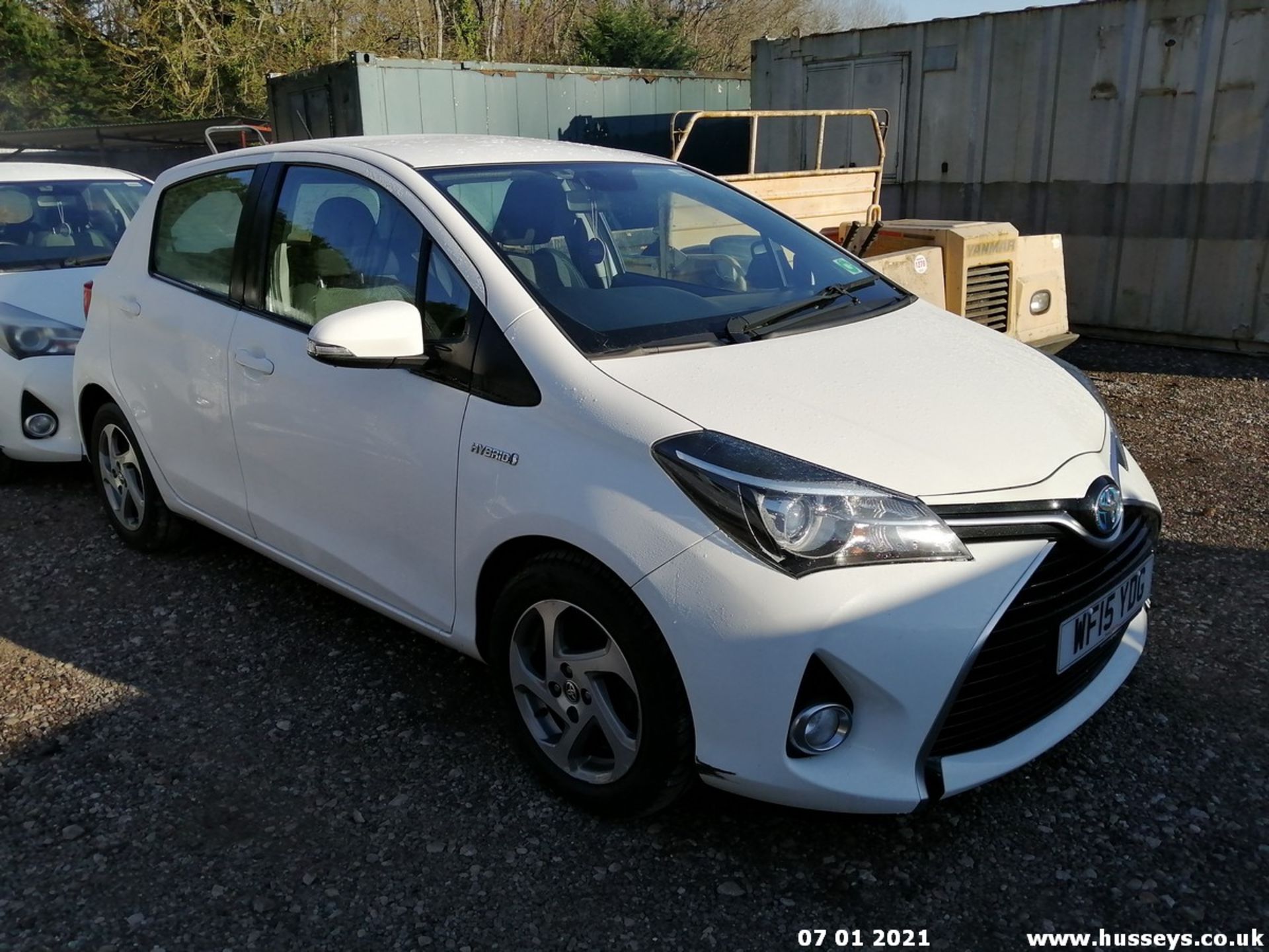 15/15 TOYOTA YARIS HYBRID ICON CVT - 1497cc 5dr Hatchback (White, 28k) - Image 2 of 21