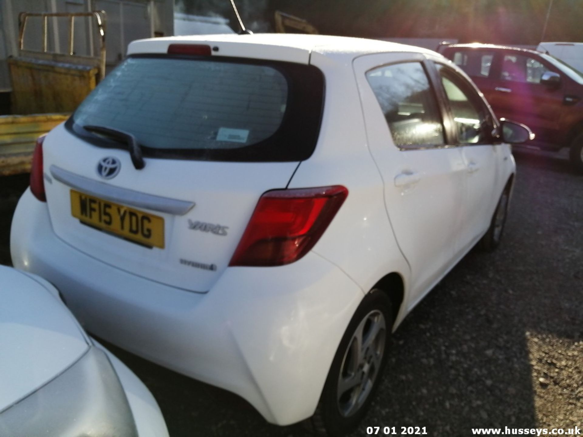 15/15 TOYOTA YARIS HYBRID ICON CVT - 1497cc 5dr Hatchback (White, 28k) - Image 6 of 21