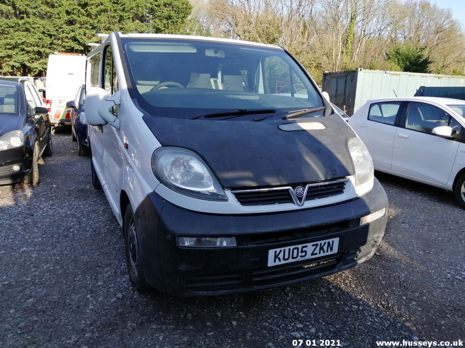 05/05 VAUXHALL VIVARO 2900 CDTI 82 SWB - 1870cc Van (White, 187k) - Image 2 of 9