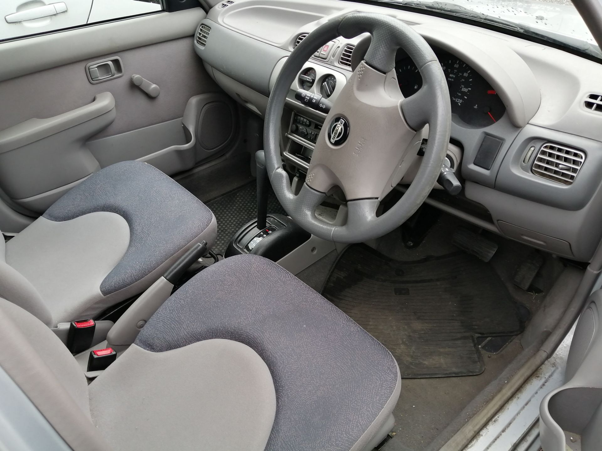 2001 NISSAN MICRA S AUTO - 998cc 5dr Hatchback (Silver, 39k) - Image 8 of 10