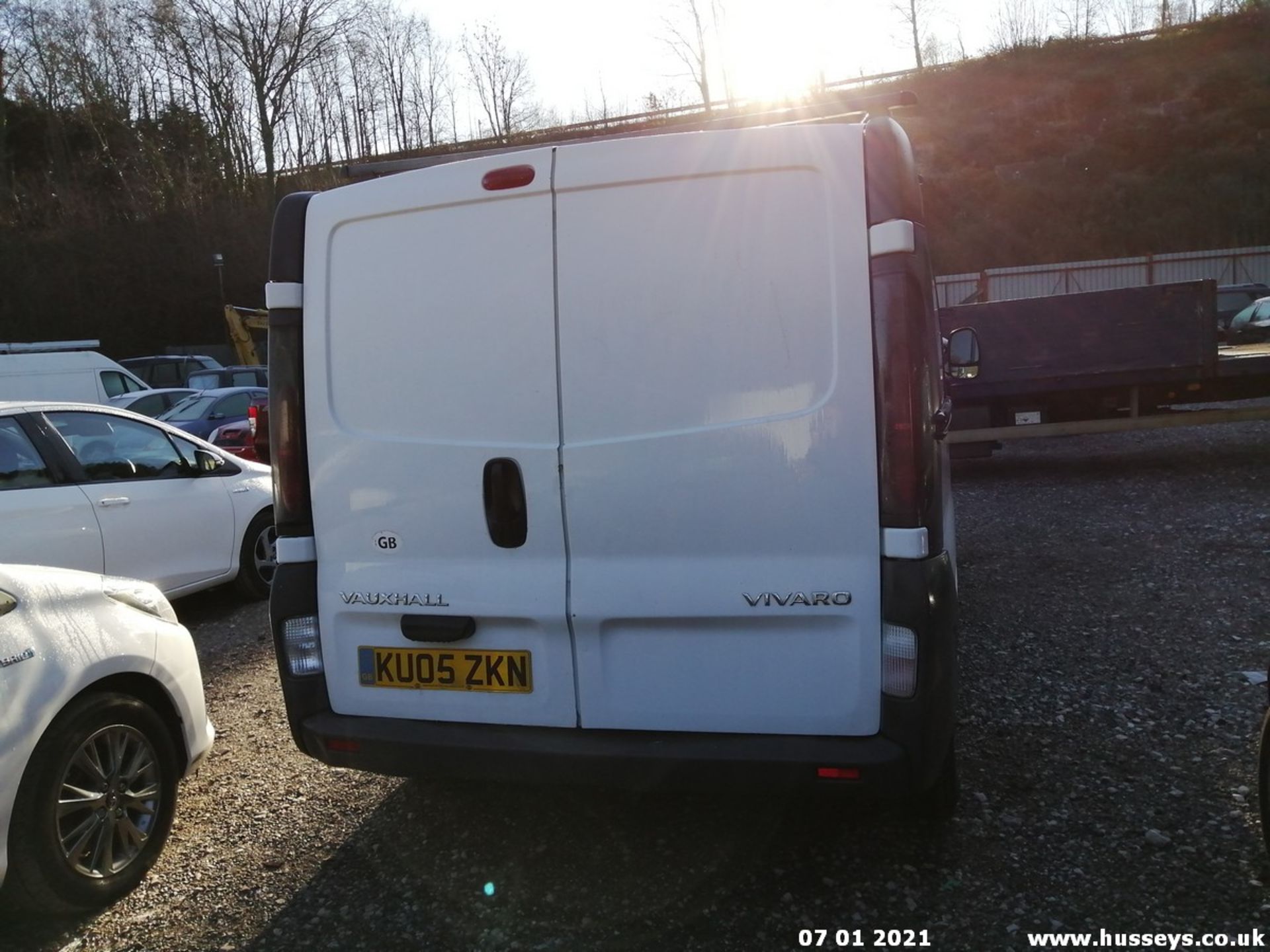 05/05 VAUXHALL VIVARO 2900 CDTI 82 SWB - 1870cc Van (White, 187k) - Image 8 of 9