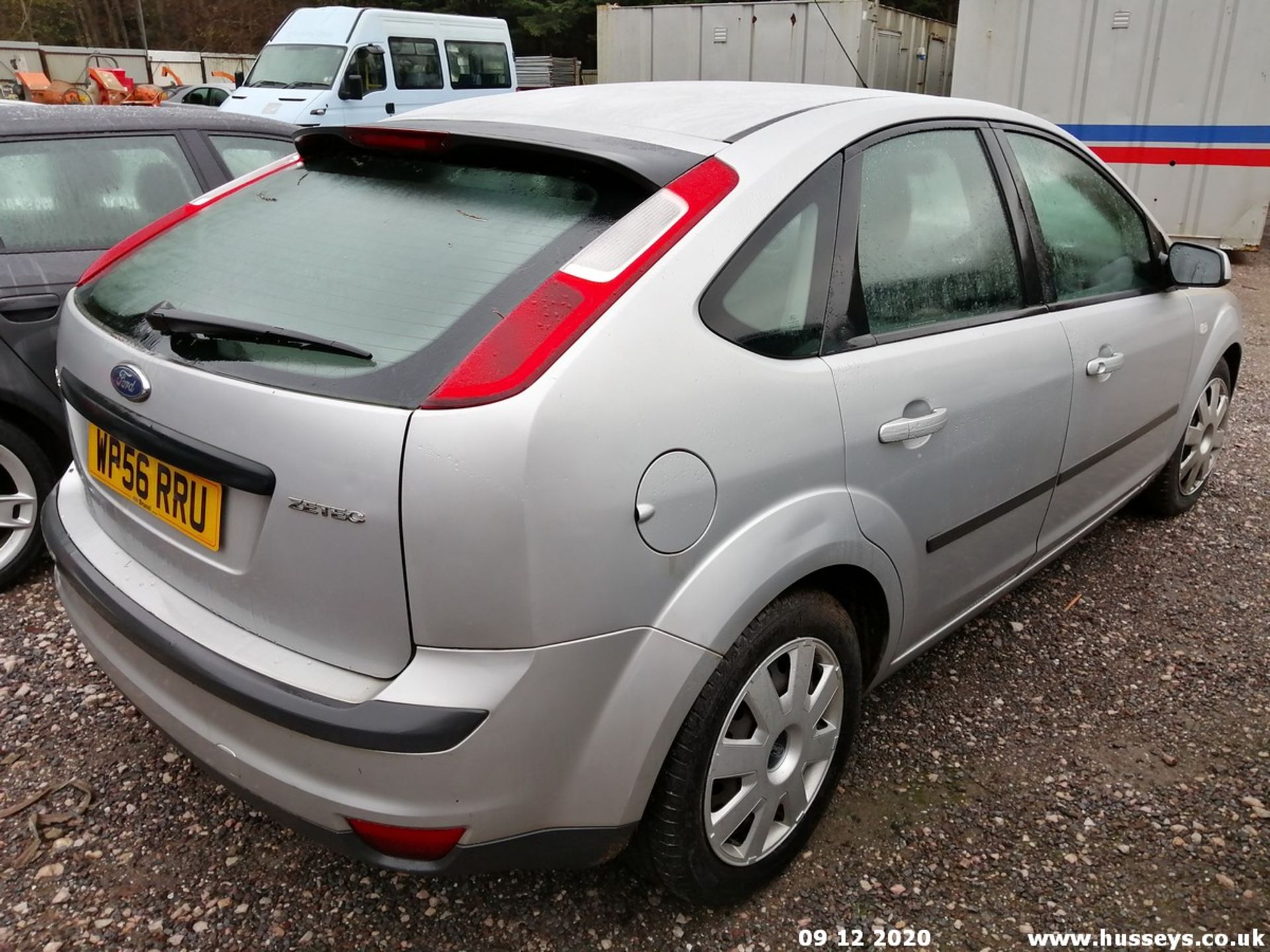 07/56 FORD FOCUS ZETEC CLIMATE - 1596cc 5dr Hatchback (Silver, 104k) - Image 5 of 10