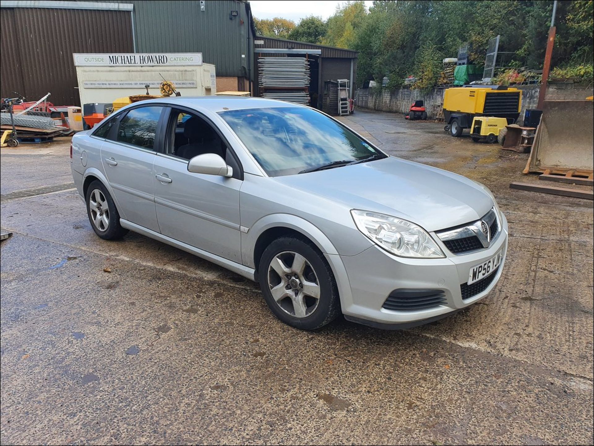 07/56 VAUXHALL VECTRA EXCLUSIV CDTI 120 - 1910cc 5dr Hatchback (Silver, 160k) - Image 2 of 8