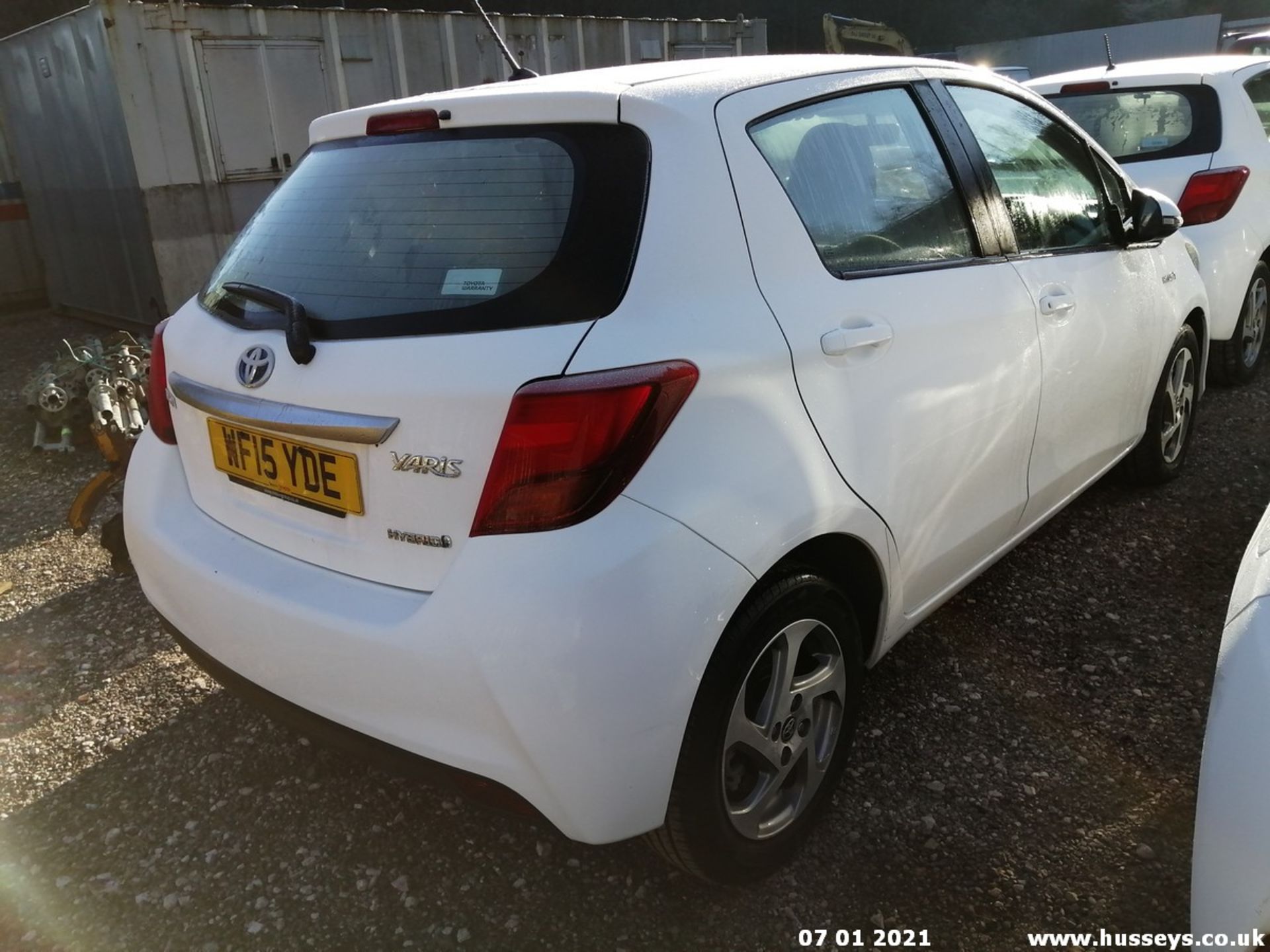 15/15 TOYOTA YARIS HYBRID ICON CVT - 1497cc 5dr Hatchback (White, 33k) - Image 6 of 21