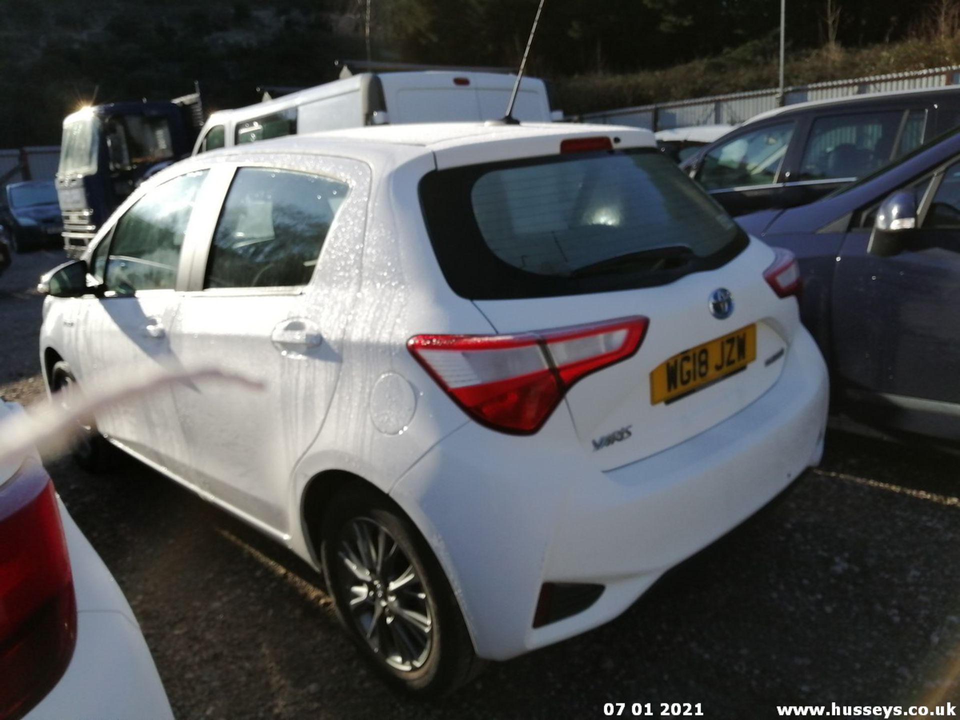 18/18 TOYOTA YARIS ICON VVT-I HEV CVT - 1497cc 5dr Hatchback (White, 13k) - Image 6 of 19