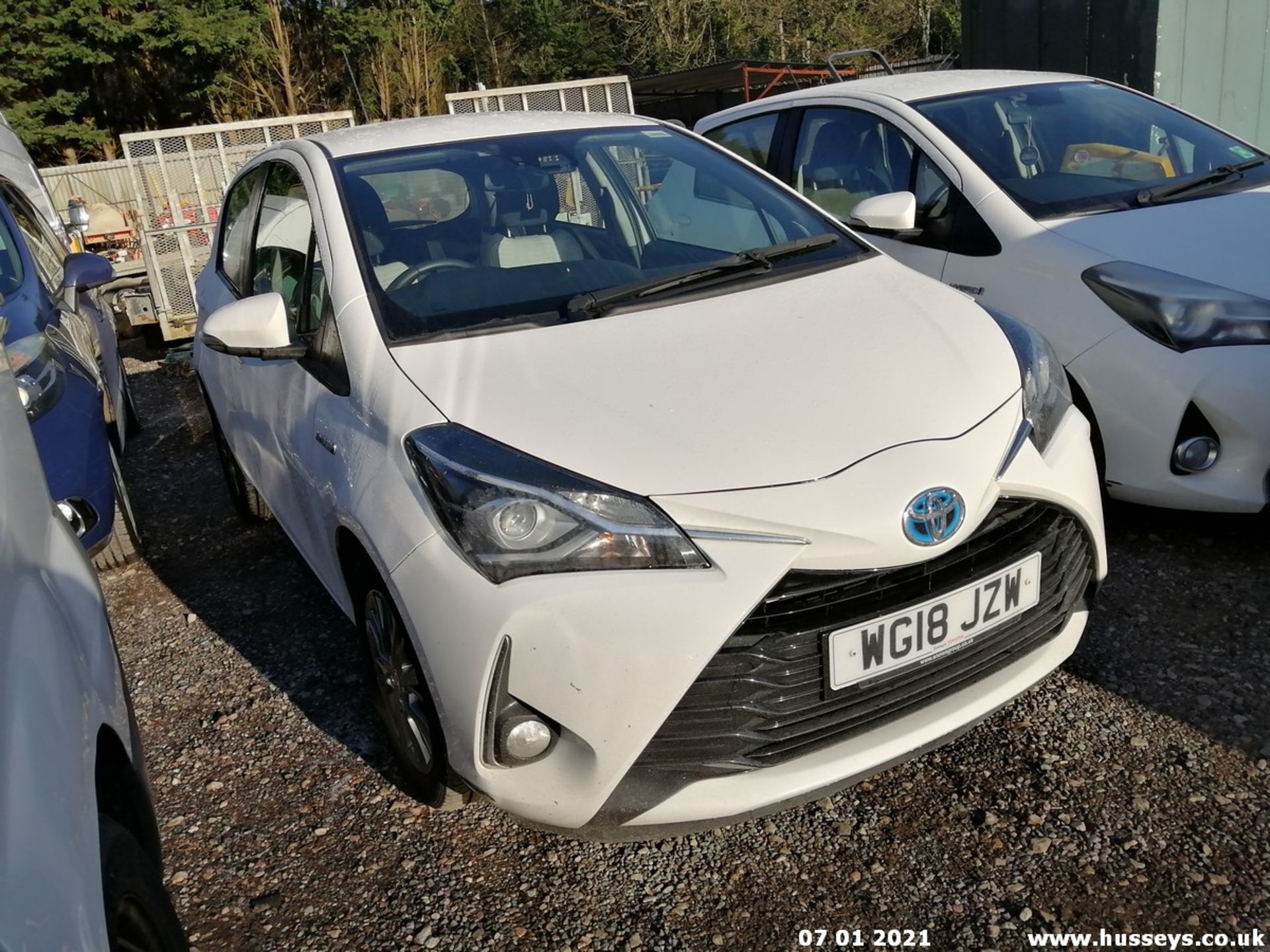 18/18 TOYOTA YARIS ICON VVT-I HEV CVT - 1497cc 5dr Hatchback (White, 13k) - Image 2 of 19