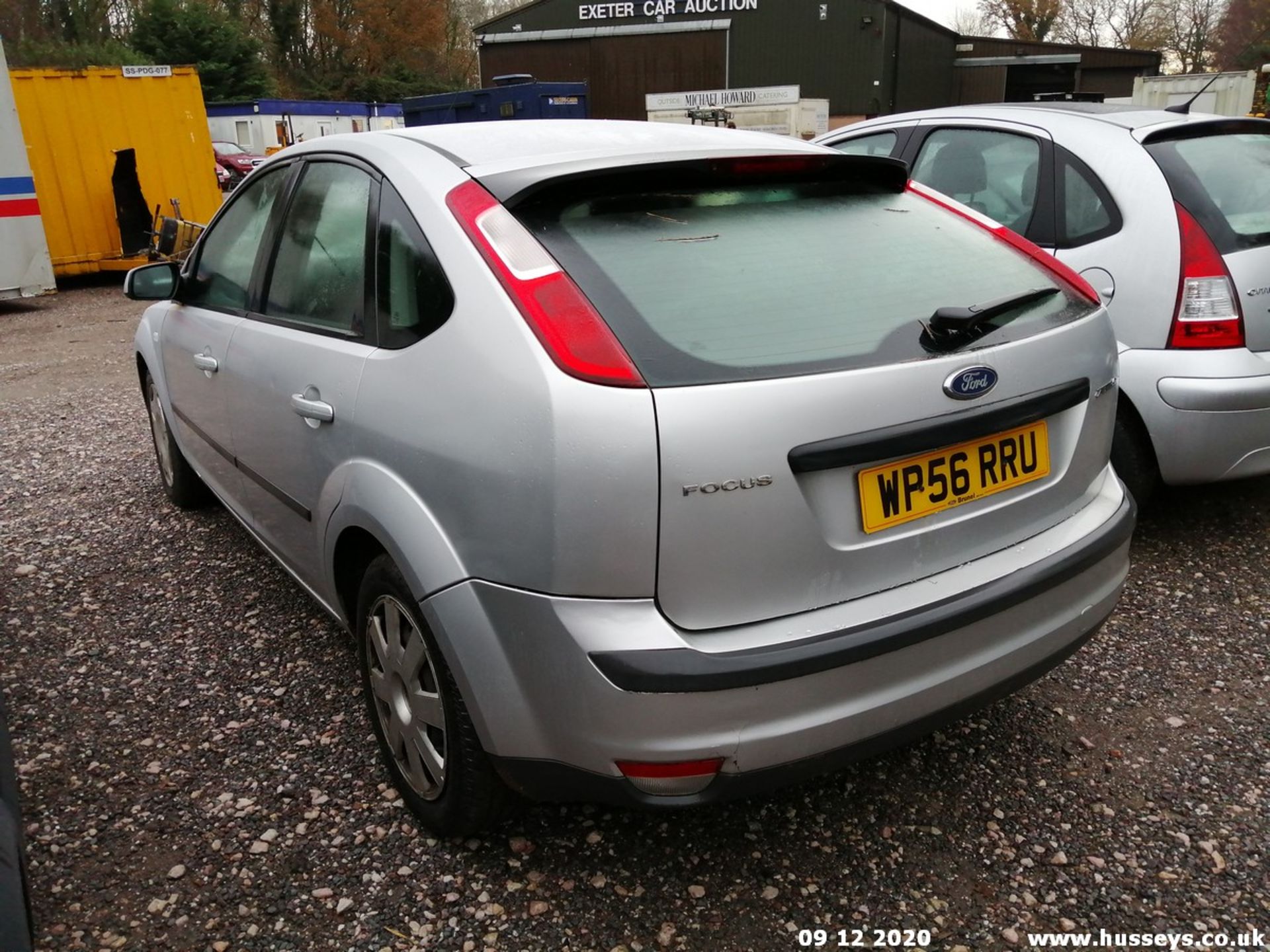 07/56 FORD FOCUS ZETEC CLIMATE - 1596cc 5dr Hatchback (Silver, 104k) - Image 3 of 10