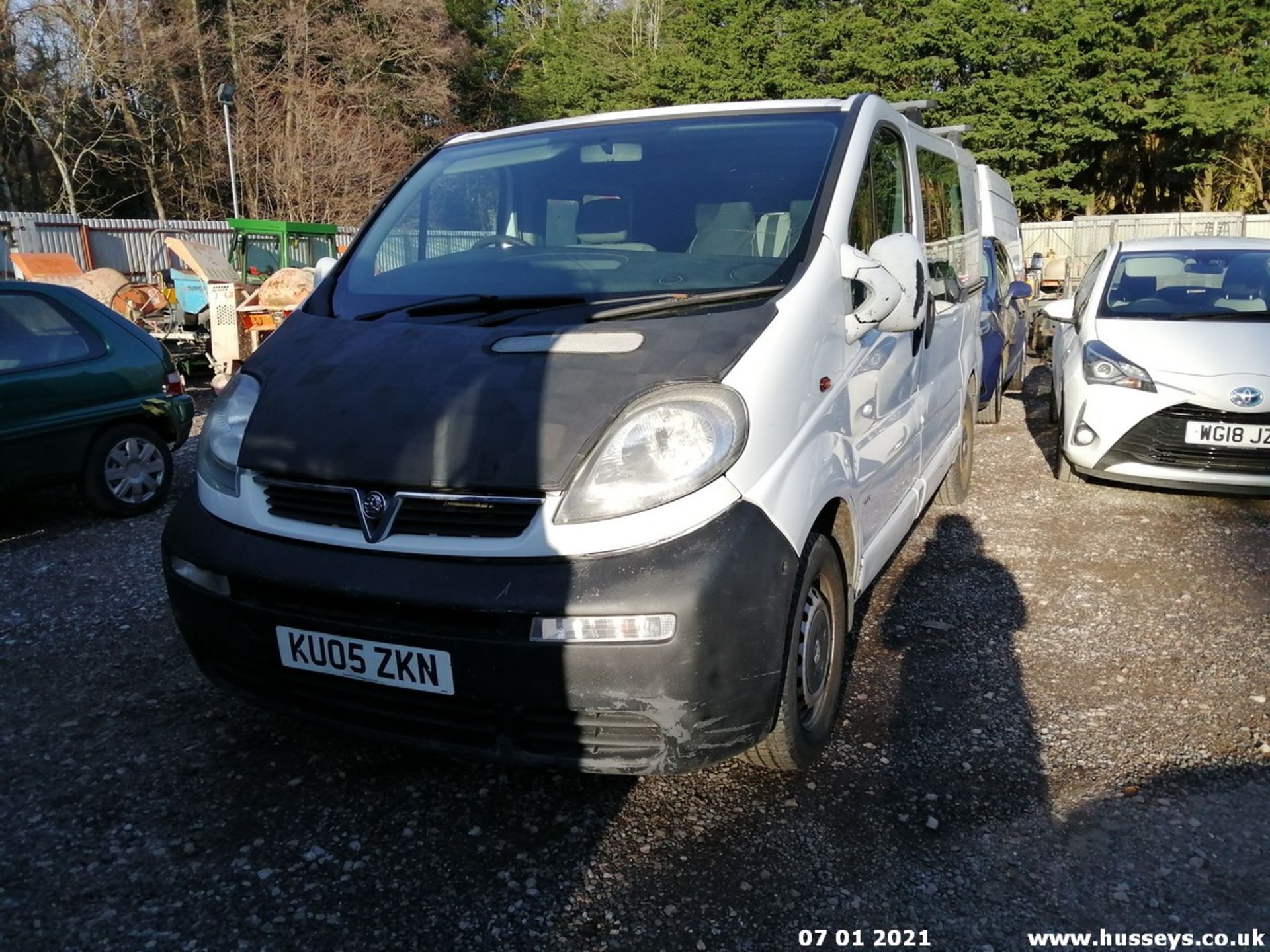 05/05 VAUXHALL VIVARO 2900 CDTI 82 SWB - 1870cc Van (White, 187k) - Image 3 of 9