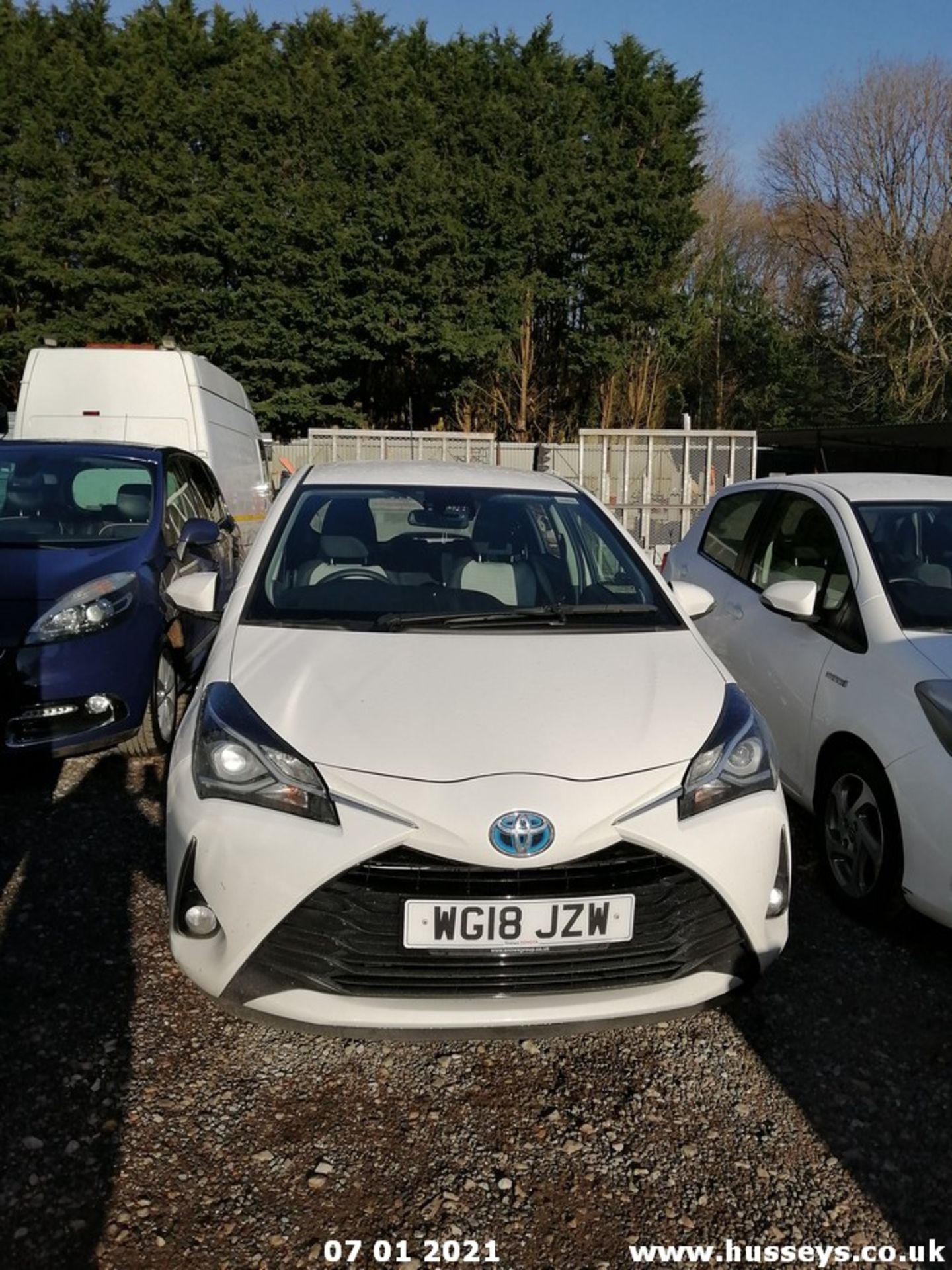 18/18 TOYOTA YARIS ICON VVT-I HEV CVT - 1497cc 5dr Hatchback (White, 13k) - Image 3 of 19