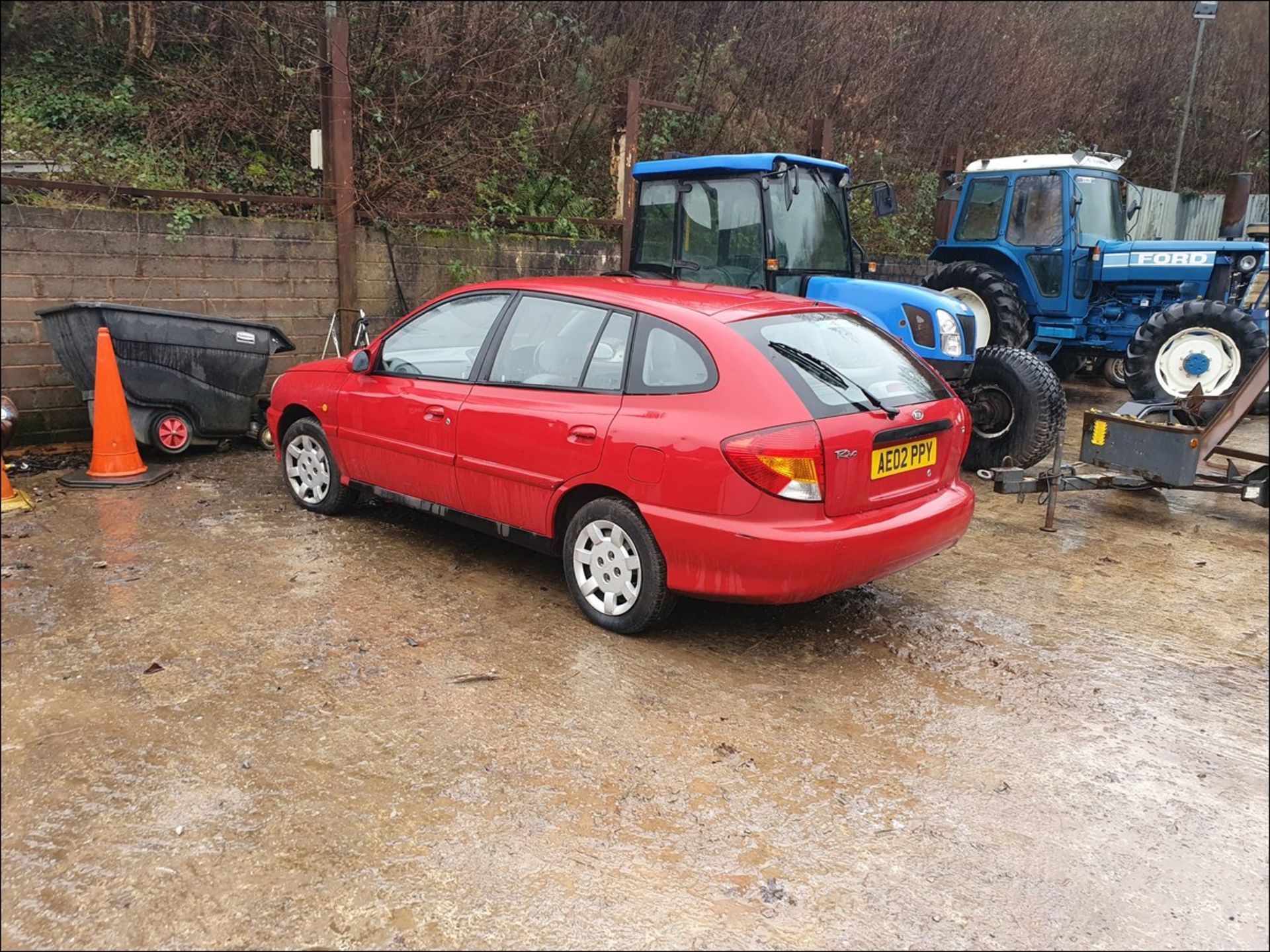 02/02 KIA RIO LX AUTO - 1343cc 5dr Hatchback (Red, 55k) - Image 9 of 9