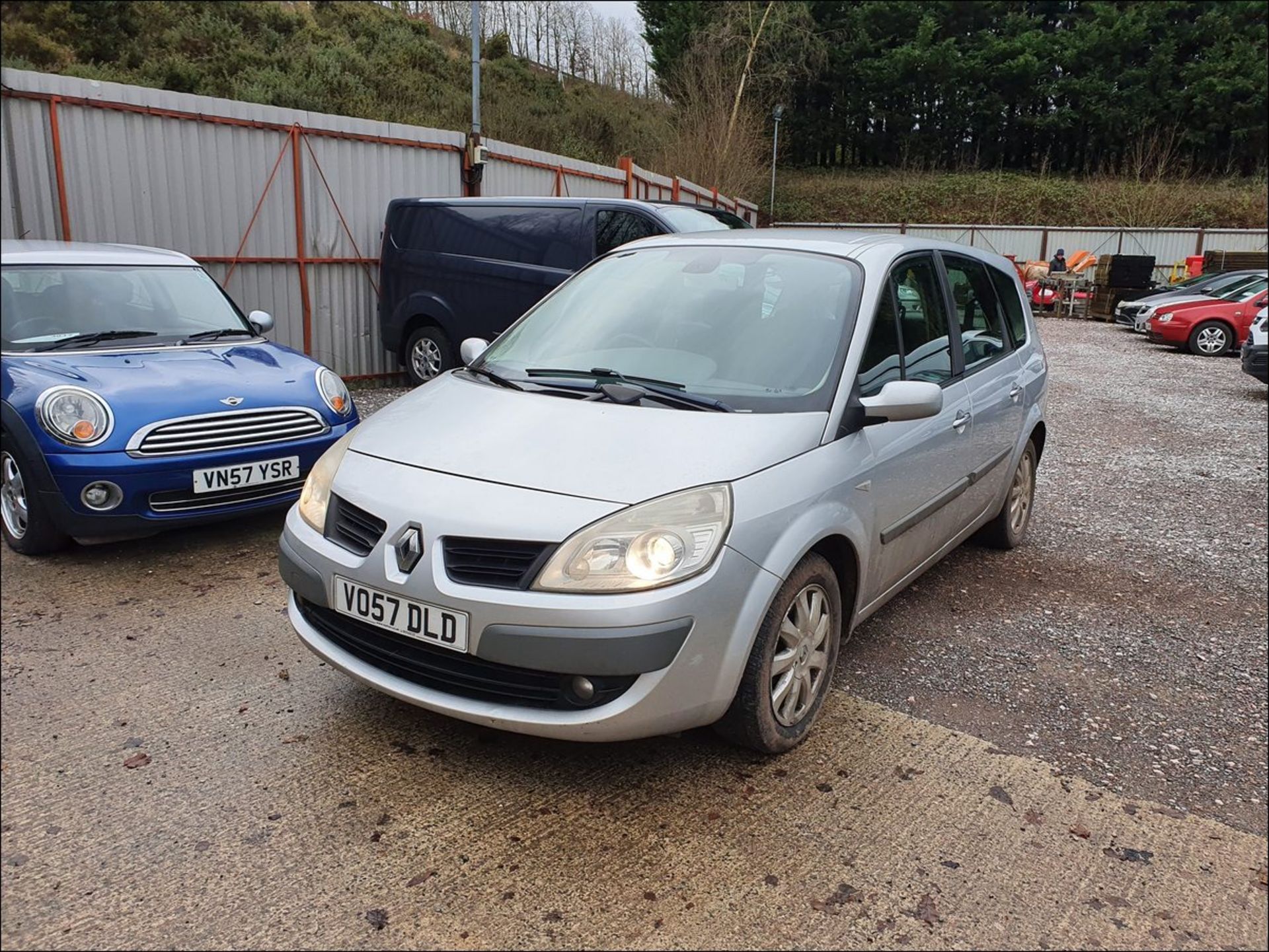 07/57 RENAULT G-SCENIC DYN-7 VVT - 1598cc 5dr MPV (Silver, 119k) - Image 5 of 9