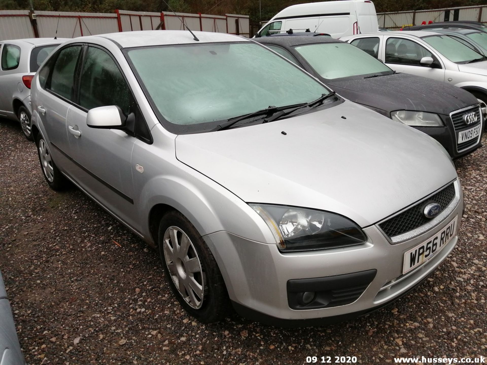 07/56 FORD FOCUS ZETEC CLIMATE - 1596cc 5dr Hatchback (Silver, 104k) - Image 6 of 10