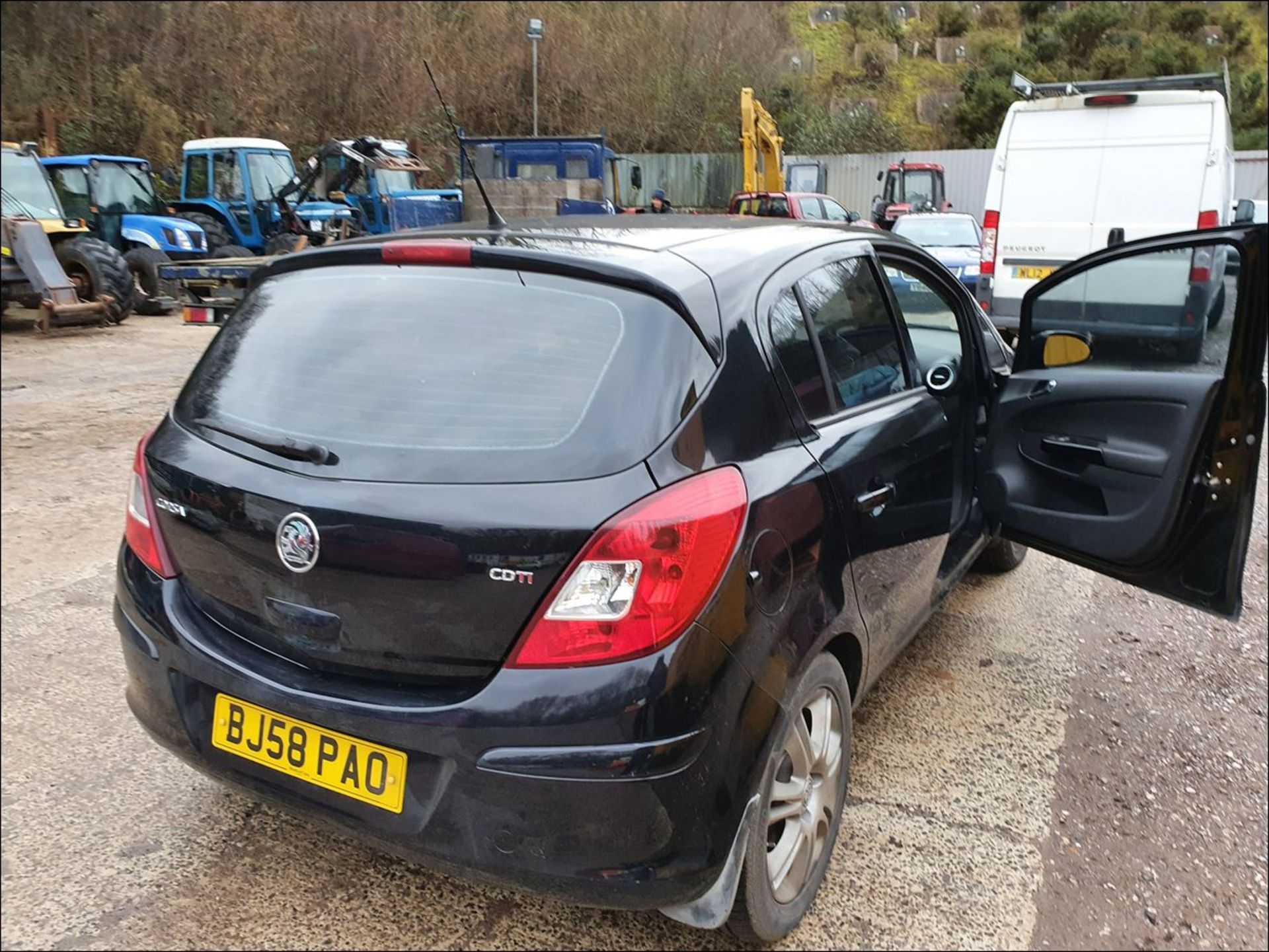 08/58 VAUXHALL CORSA DESIGN CDTI - 1248cc 5dr Hatchback (Black, 83k) - Image 11 of 12