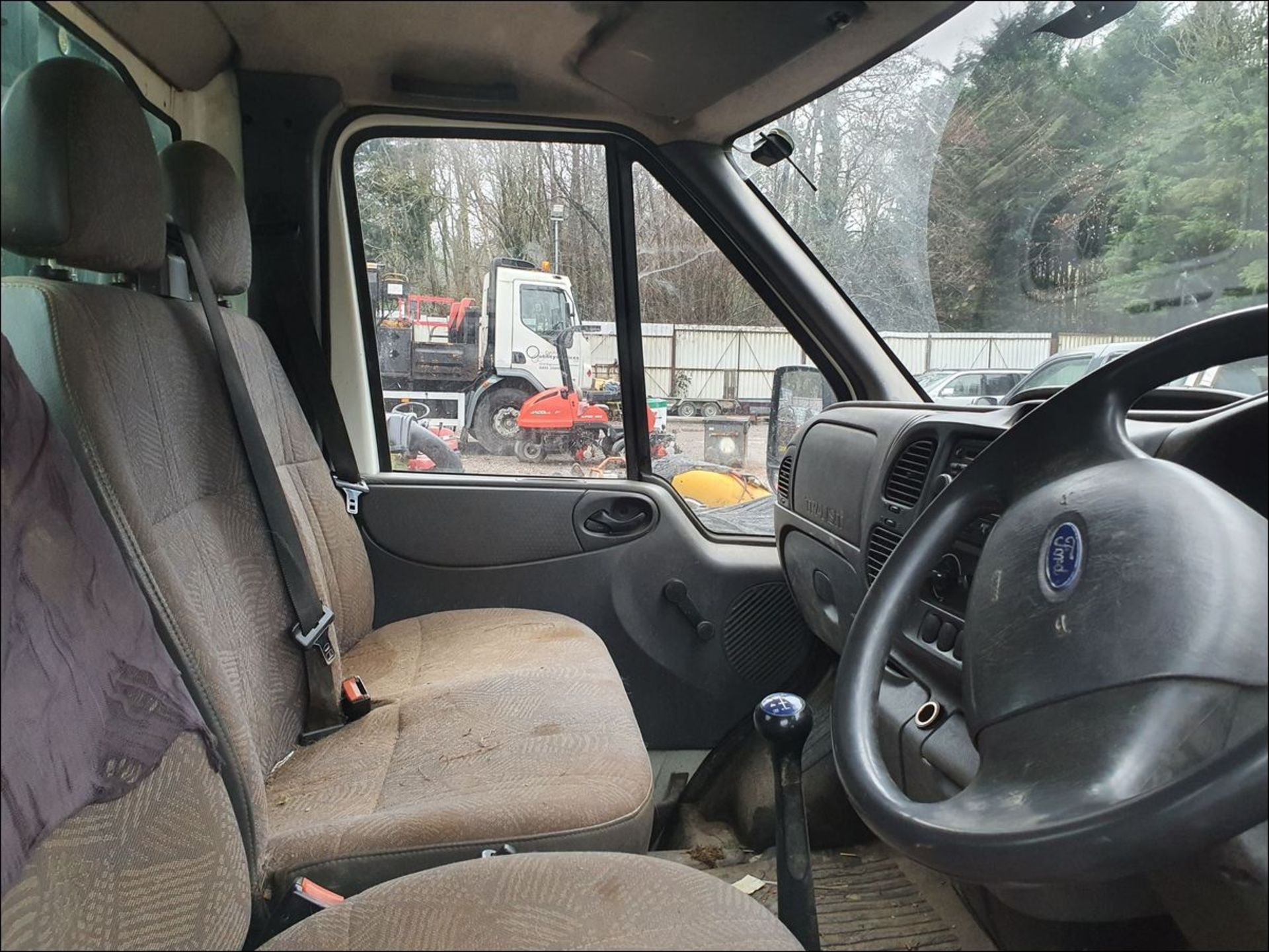 06/06 FORD TRANSIT 350 MWB TD - 2402cc 2dr Tipper (White, 132k) - Image 6 of 6