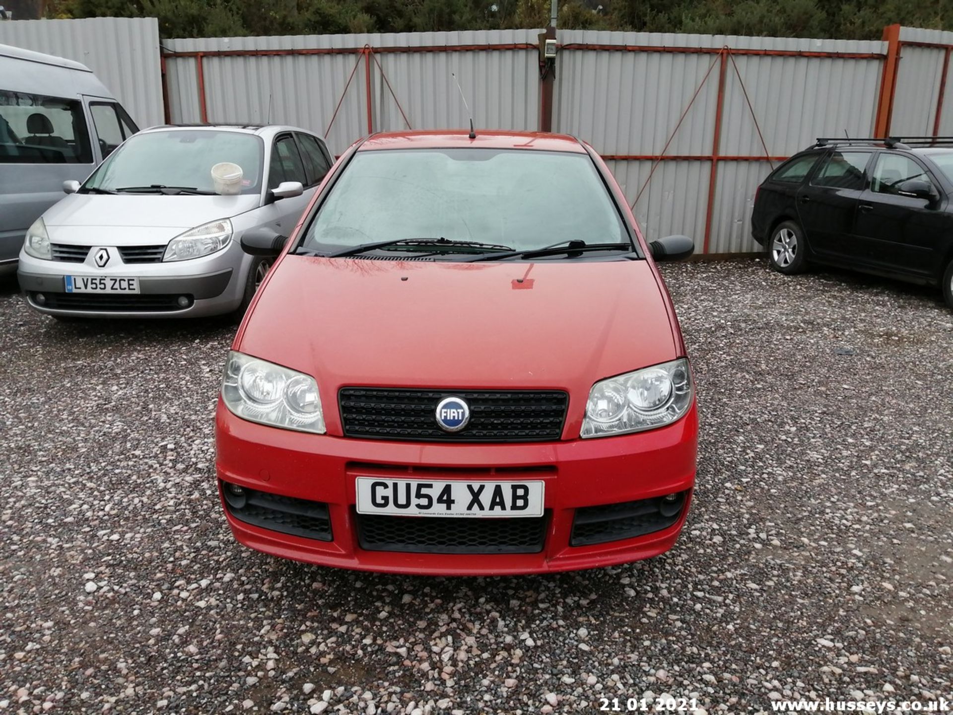 04/54 FIAT PUNTO ACTIVE SPORT 8V - 1242cc 3dr Hatchback (Red, 103k) - Image 2 of 12