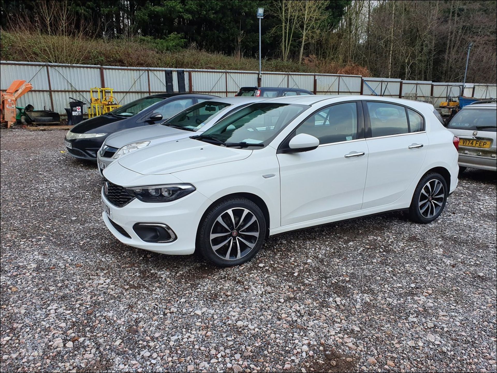 17/17 FIAT TIPO LOUNGE - 1368cc 5dr Hatchback (White, 53k) - Image 3 of 11