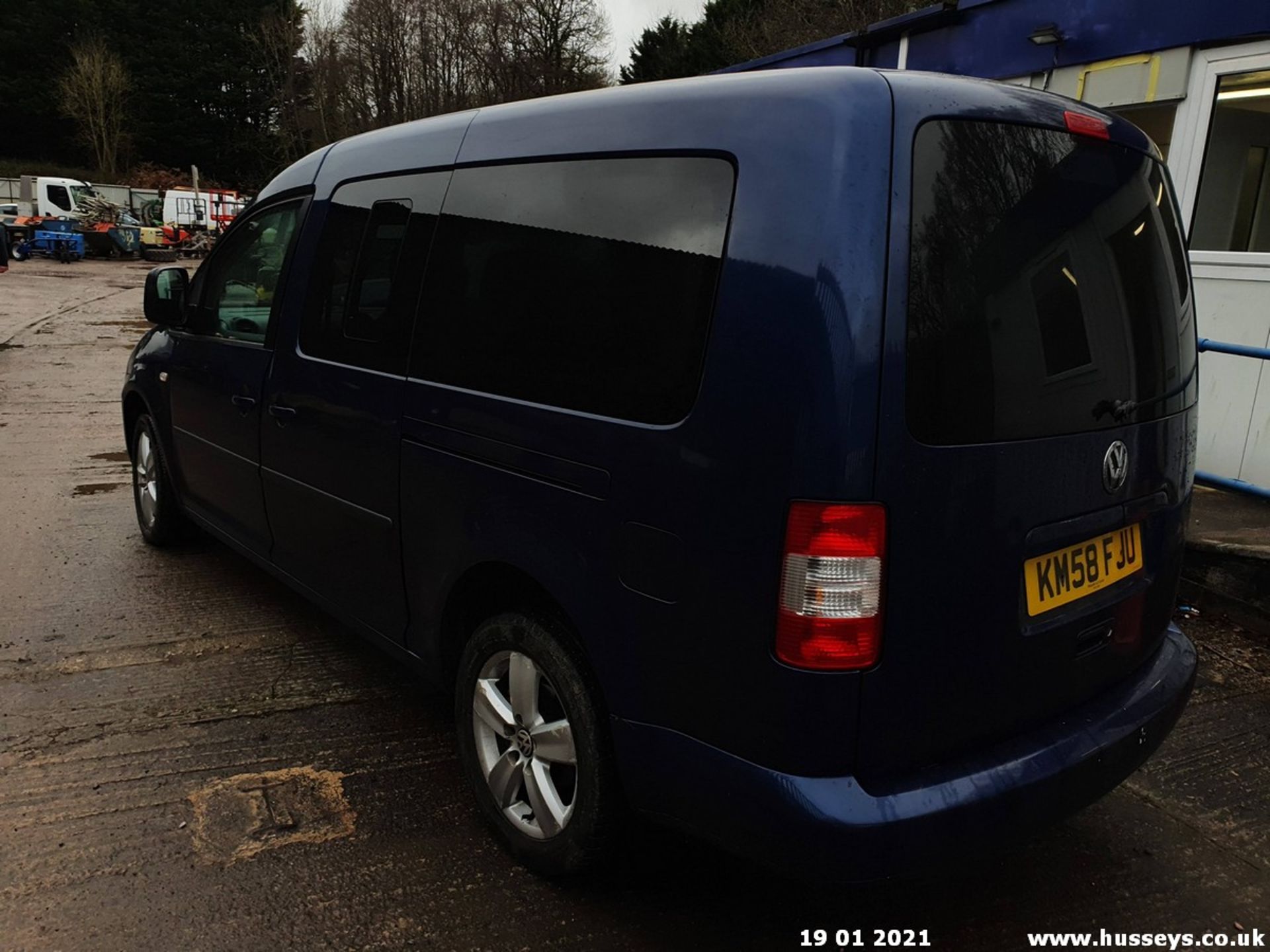 08/58 VOLKSWAGEN CADDY MAXI LIFE TDI 104 - 1896cc 5dr MPV (Blue, 178k) - Image 4 of 10