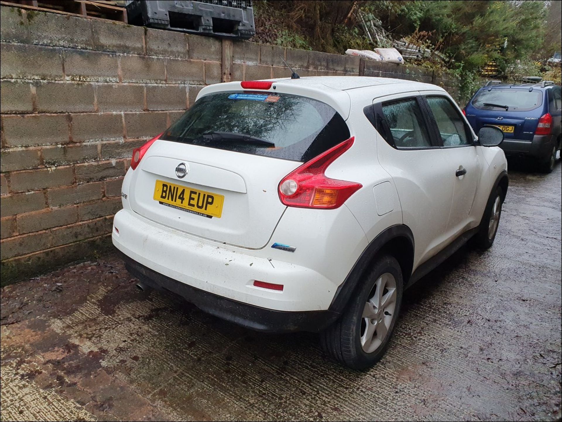 14/14 NISSAN JUKE VISIA DCI - 1461cc 5dr Hatchback (White, 80k) - Image 4 of 5