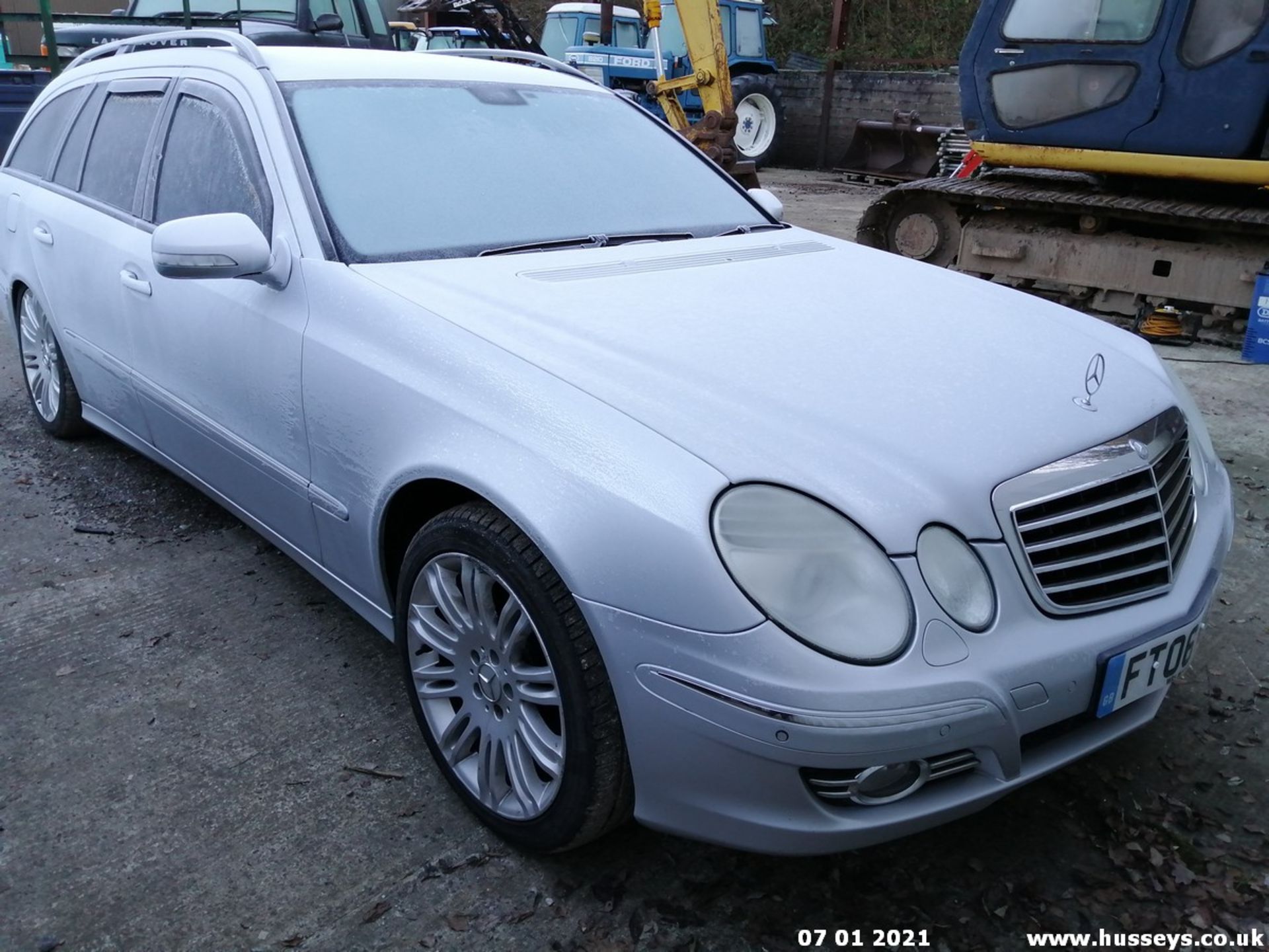 06/06 MERCEDES E320 CDI SPORT AUTO - 2987cc 5dr Estate (Silver, 176k) - Image 10 of 15