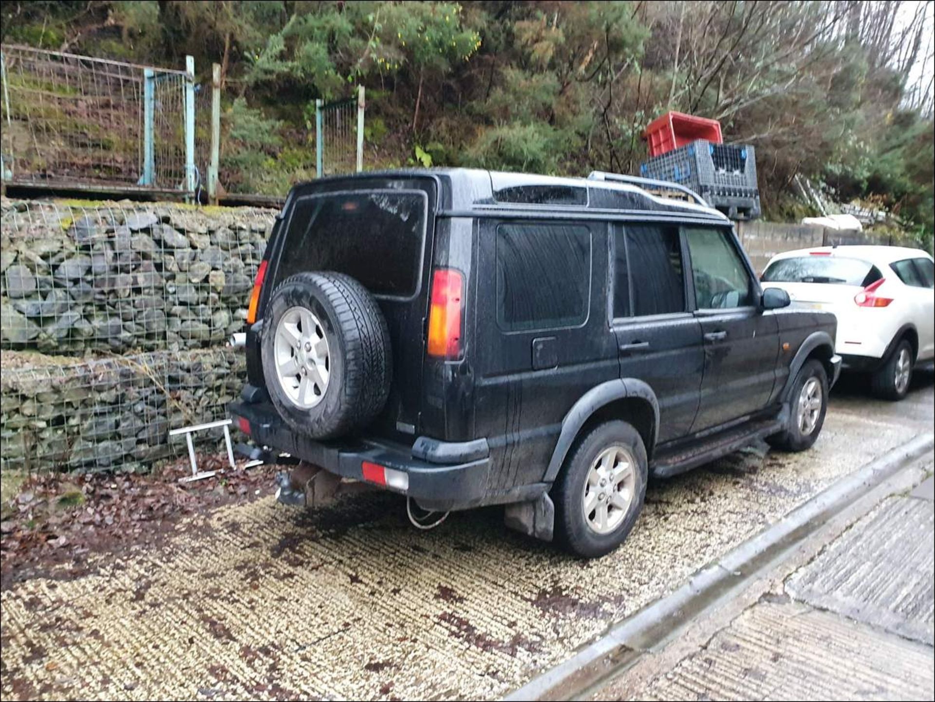 04/04 LAND ROVER DISCOVERY PURSUIT TD5 A - 2495cc 5dr Estate (Black, 133k) - Image 2 of 9