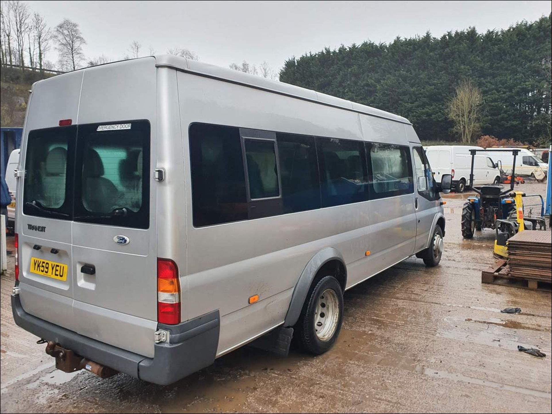 09/59 FORD TRANSIT 115 T430 17S RWD - 2402cc 5dr Minibus (Silver, 177k) - Image 3 of 11