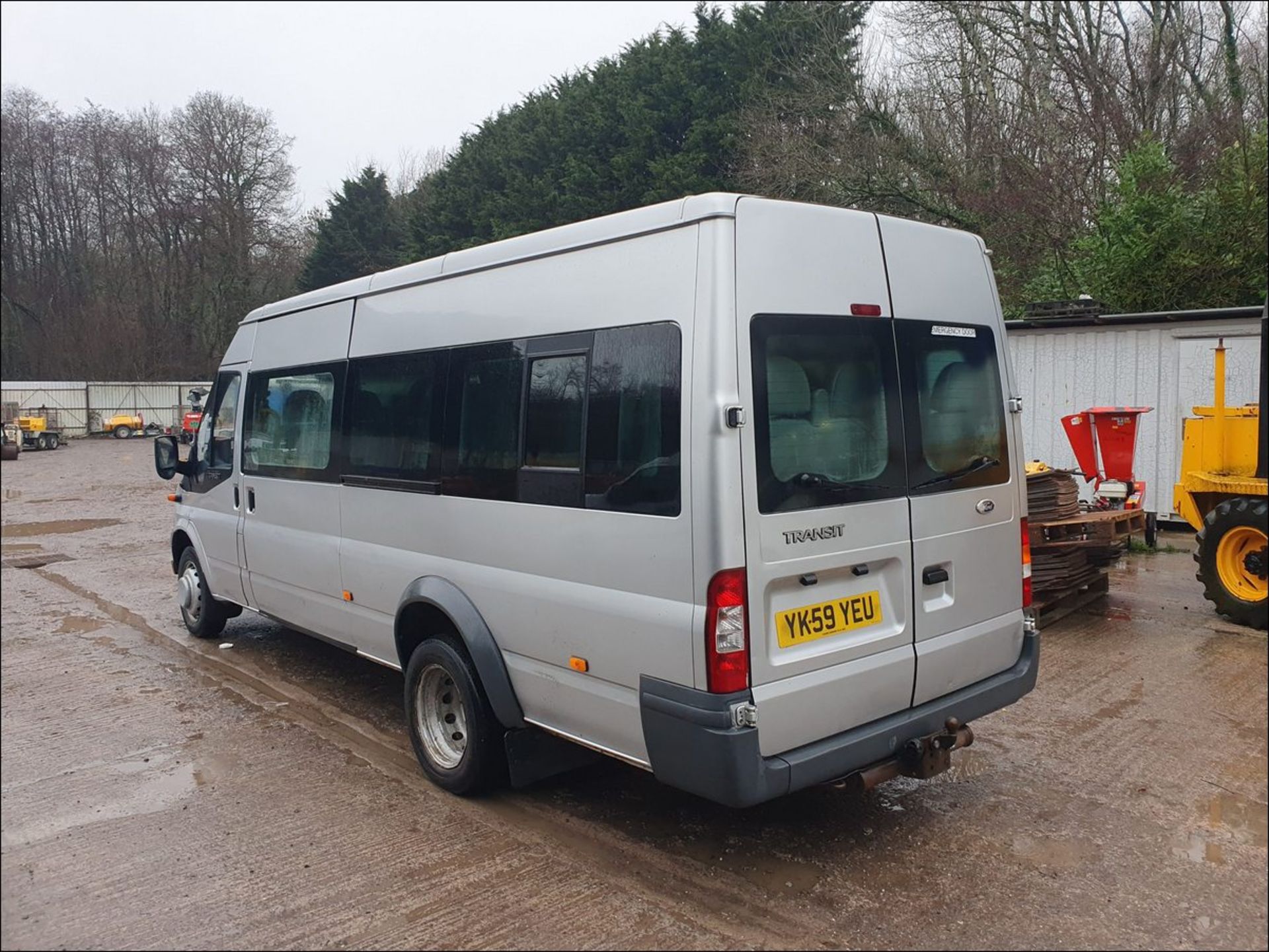 09/59 FORD TRANSIT 115 T430 17S RWD - 2402cc 5dr Minibus (Silver, 177k) - Image 2 of 11
