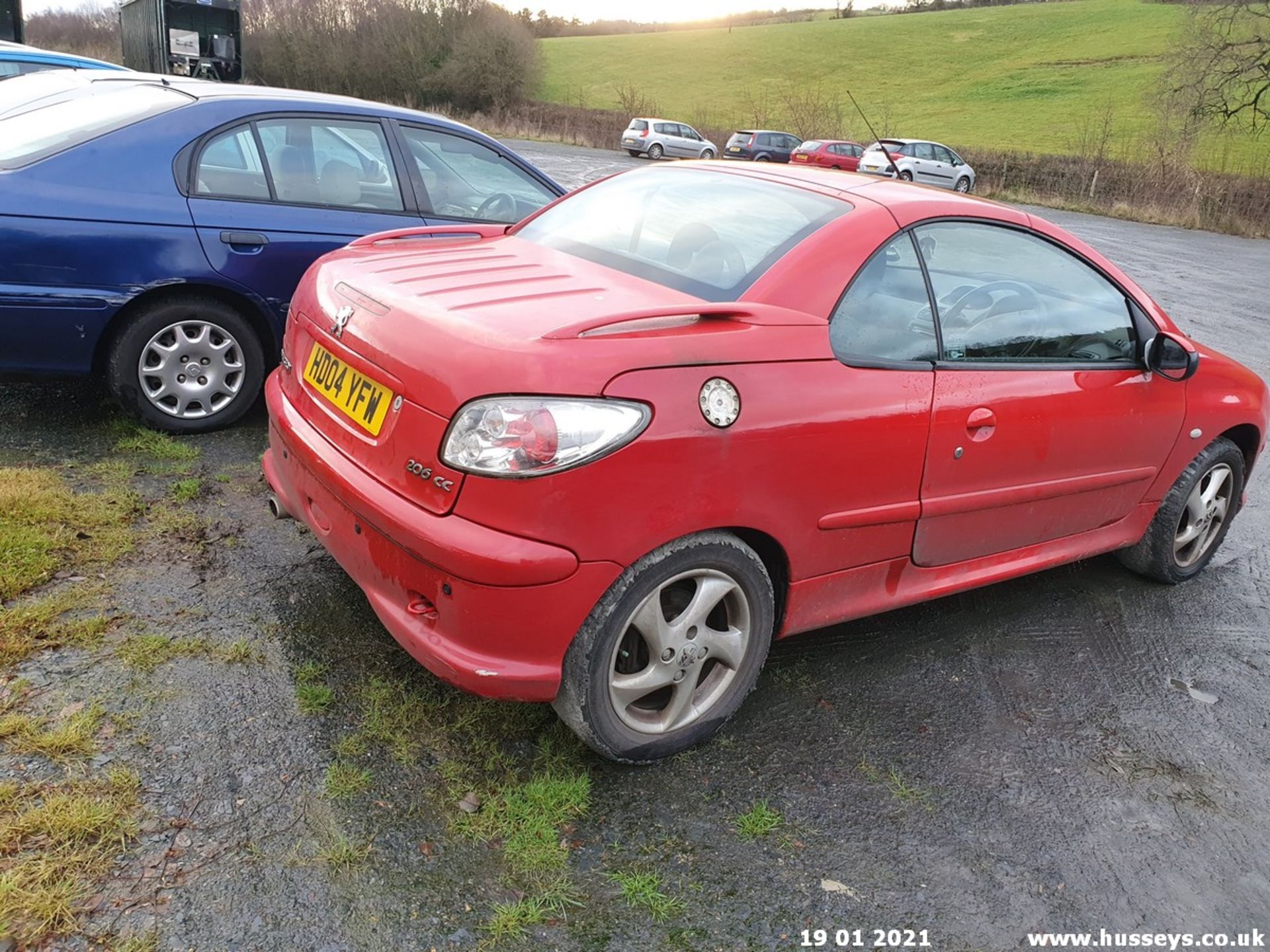 04/04 PEUGEOT 206 CC - 1587cc 2dr Convertible (Red, 72k) - Image 8 of 10