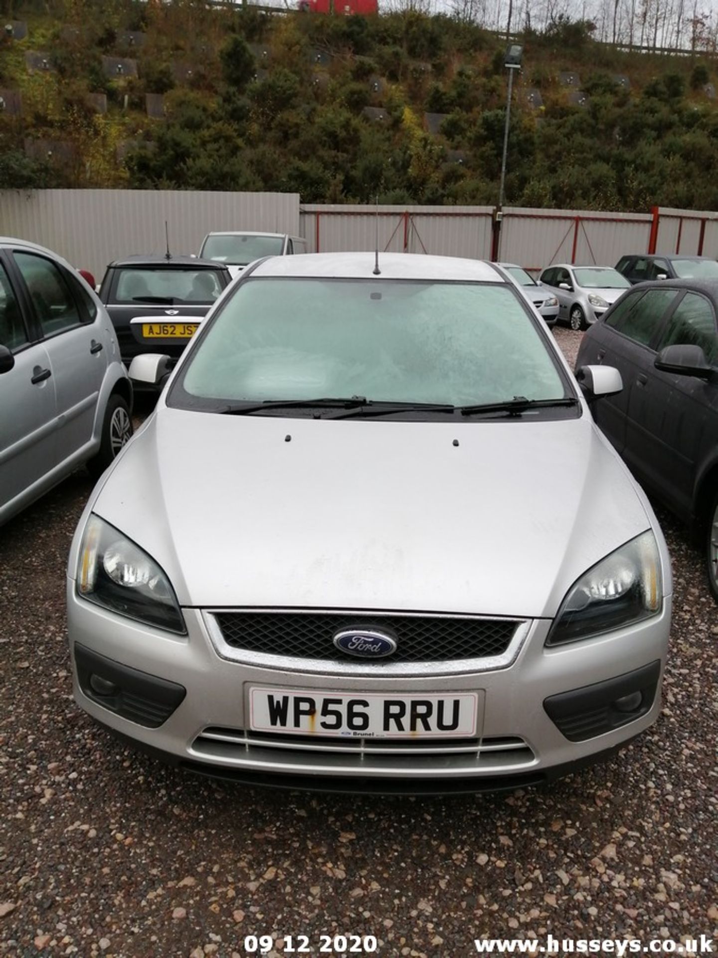 07/56 FORD FOCUS ZETEC CLIMATE - 1596cc 5dr Hatchback (Silver, 104k) - Image 2 of 10