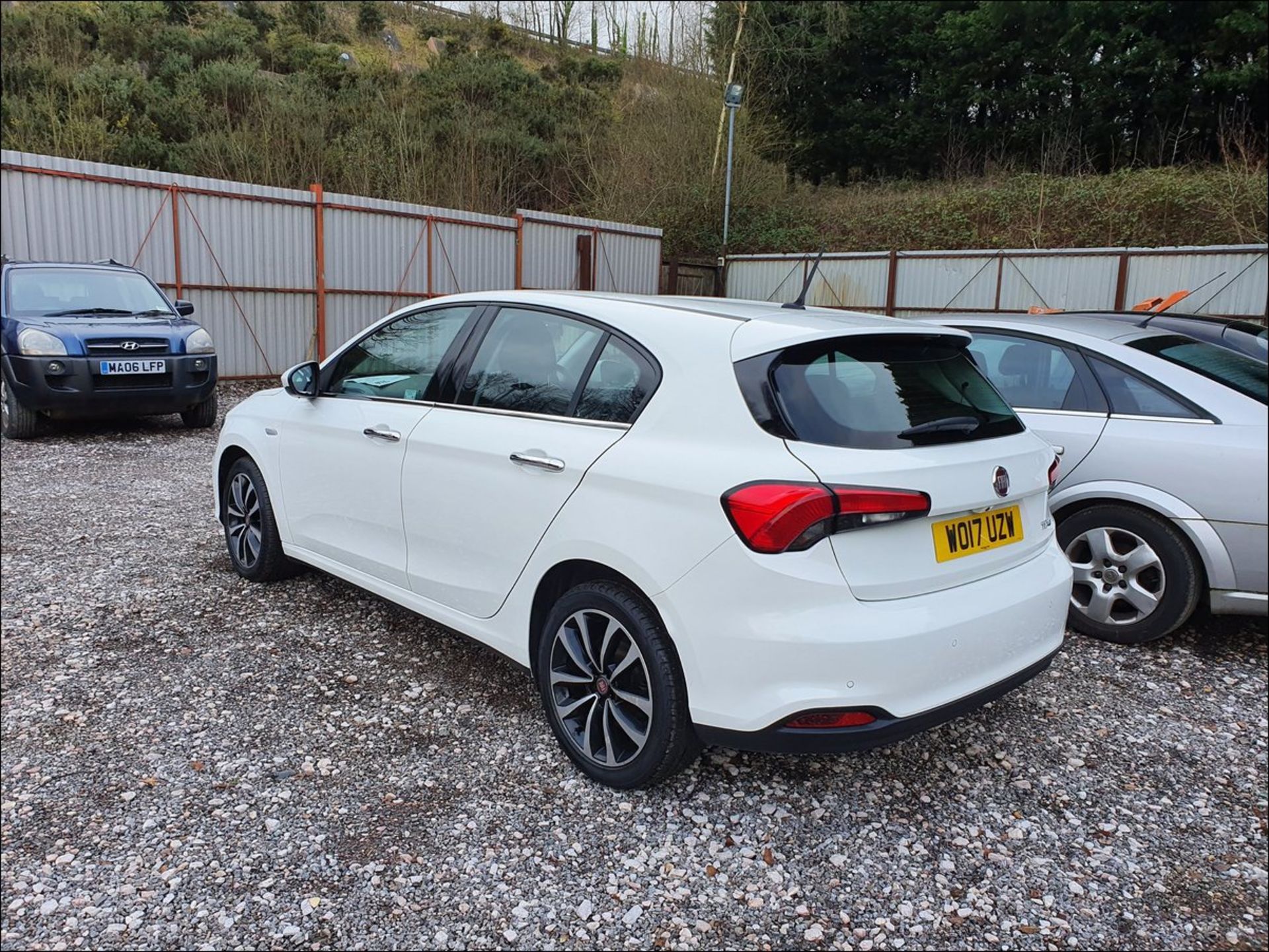 17/17 FIAT TIPO LOUNGE - 1368cc 5dr Hatchback (White, 53k) - Image 5 of 11