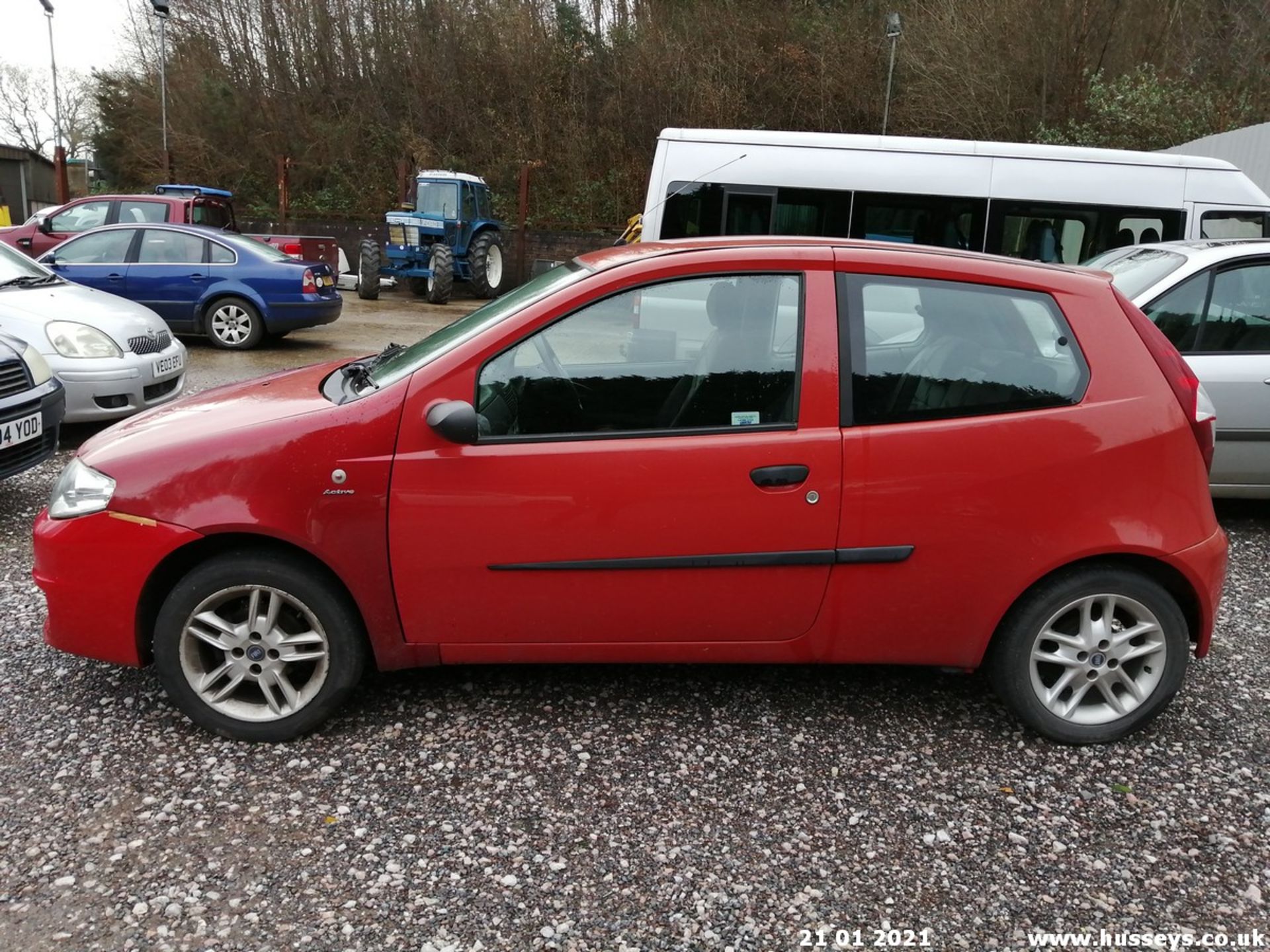 04/54 FIAT PUNTO ACTIVE SPORT 8V - 1242cc 3dr Hatchback (Red, 103k) - Image 5 of 12