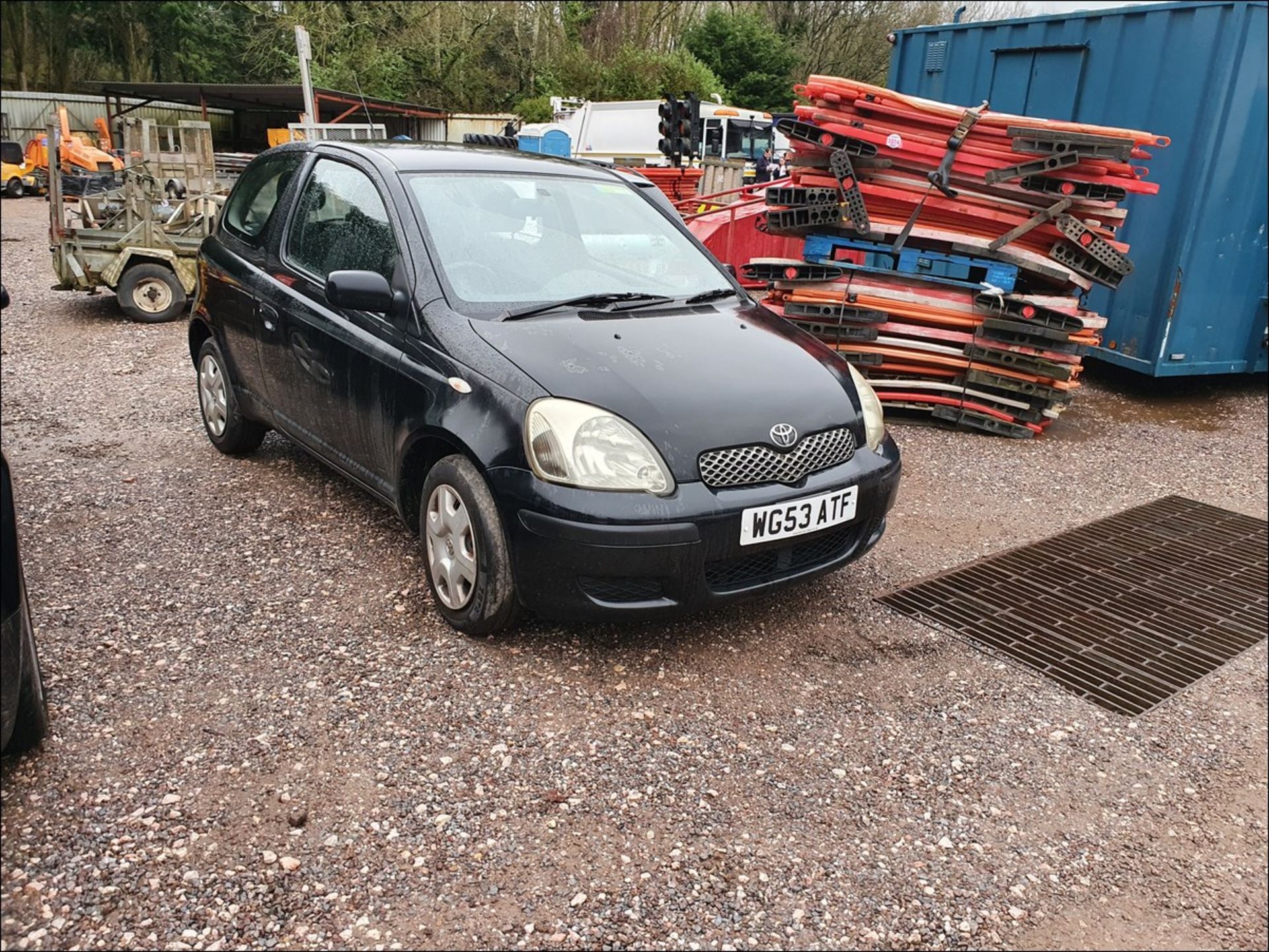 03/53 TOYOTA YARIS T3 D-4D - 1363cc 3dr Hatchback (Black, 147k) - Image 3 of 8