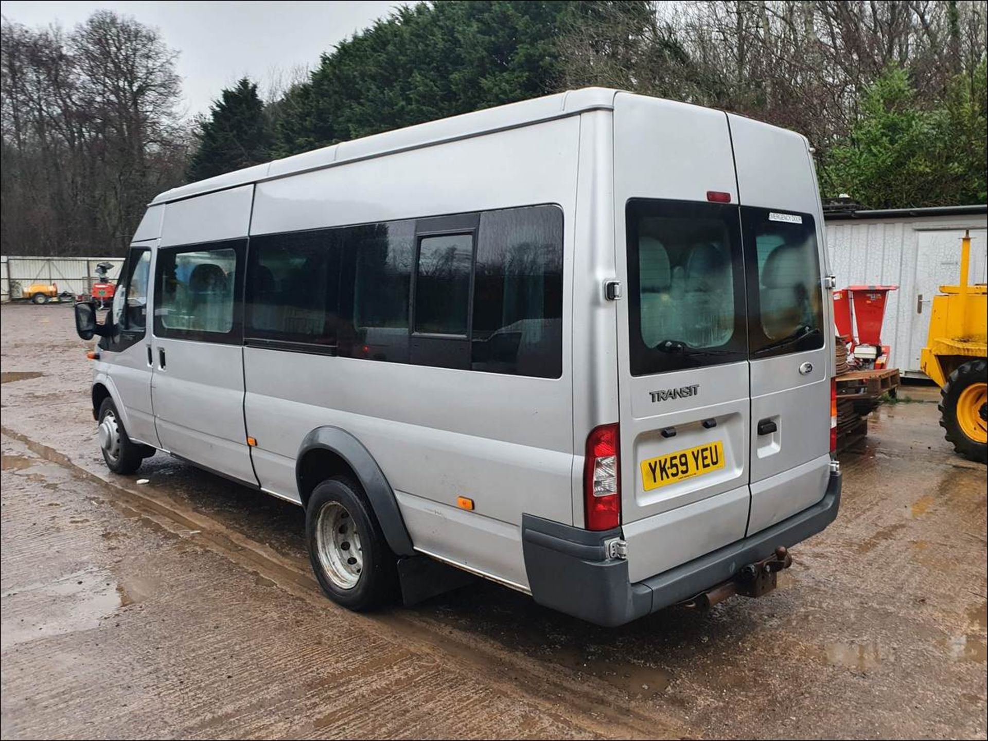 09/59 FORD TRANSIT 115 T430 17S RWD - 2402cc 5dr Minibus (Silver, 177k) - Image 11 of 11