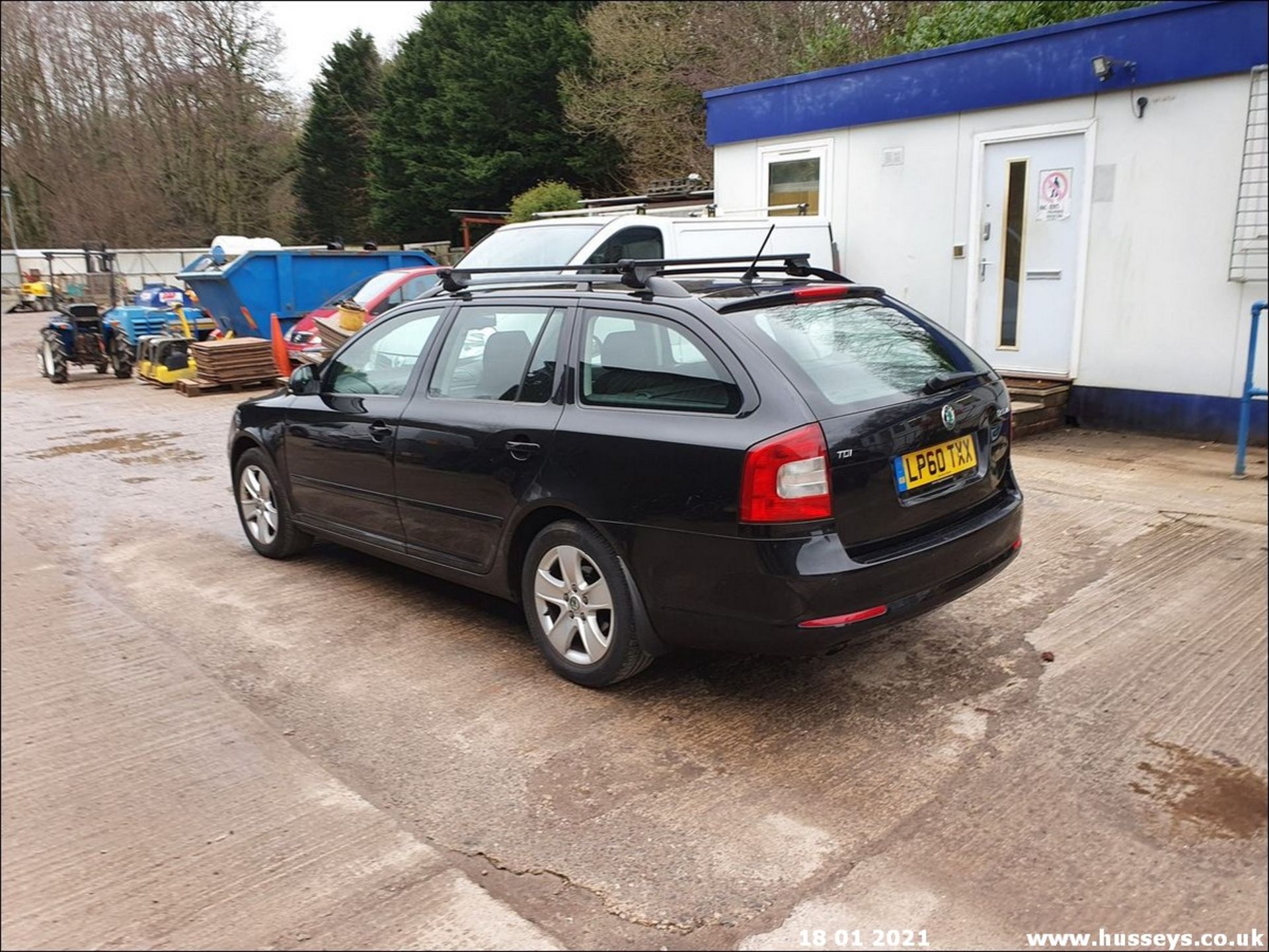 11/60 SKODA OCTAVIA ELEGANCE TDI CR - 1598cc 5dr Estate (Black, 168k) - Image 5 of 13