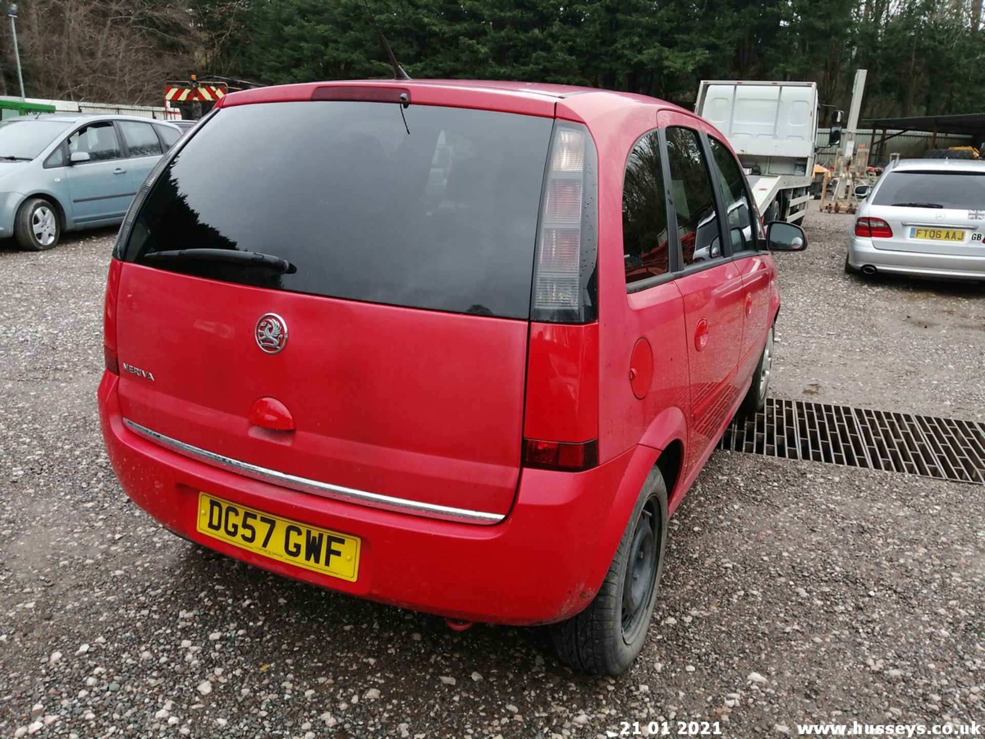 07/57 VAUXHALL MERIVA ENERGY TWINPORT - 1364cc 5dr MPV (Red, 85k) - Image 9 of 12