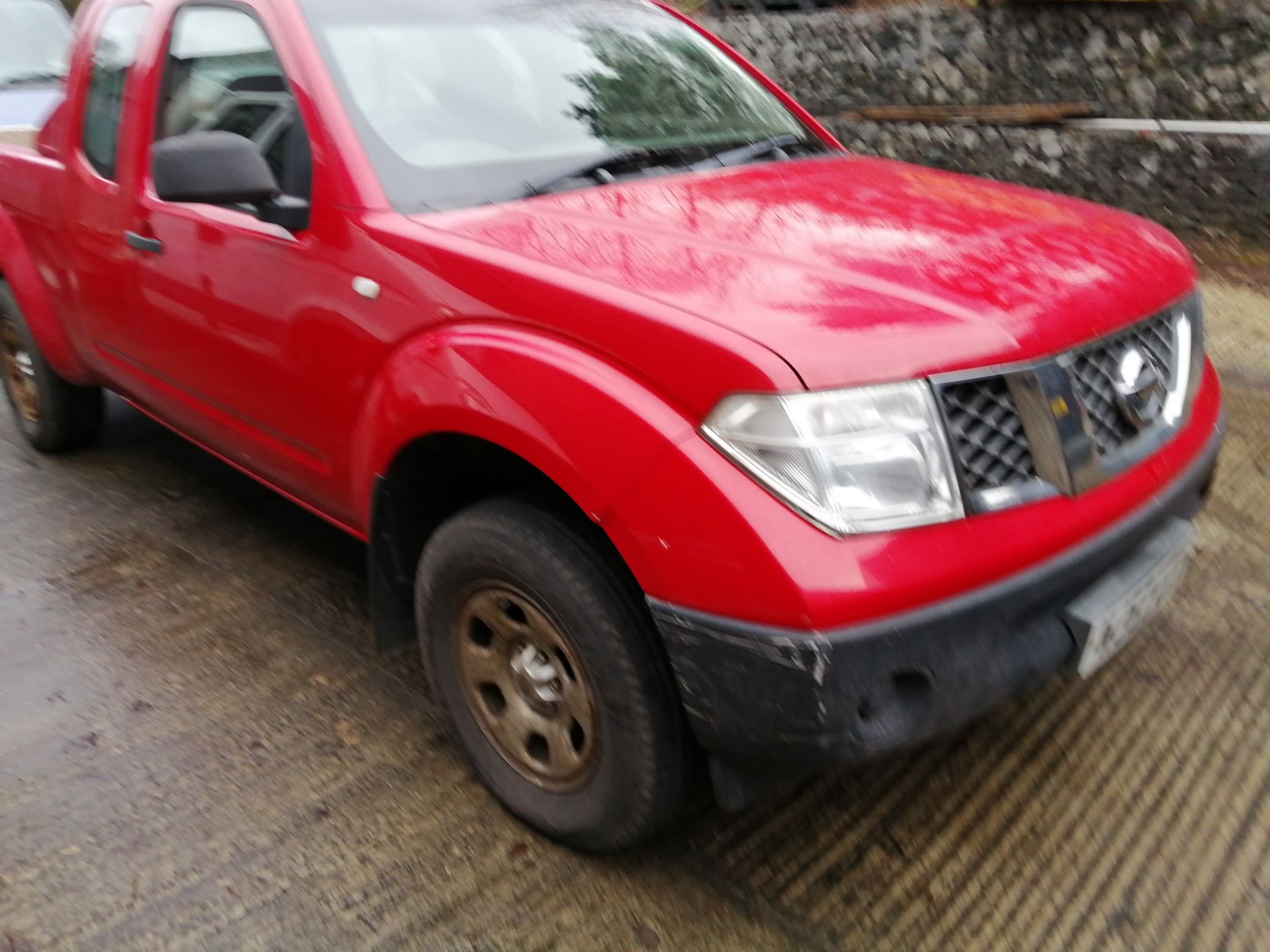 07/57 NISSAN NAVARA TREK S/C DCI - 2488cc Pickup (Red, 143k) - Image 3 of 10